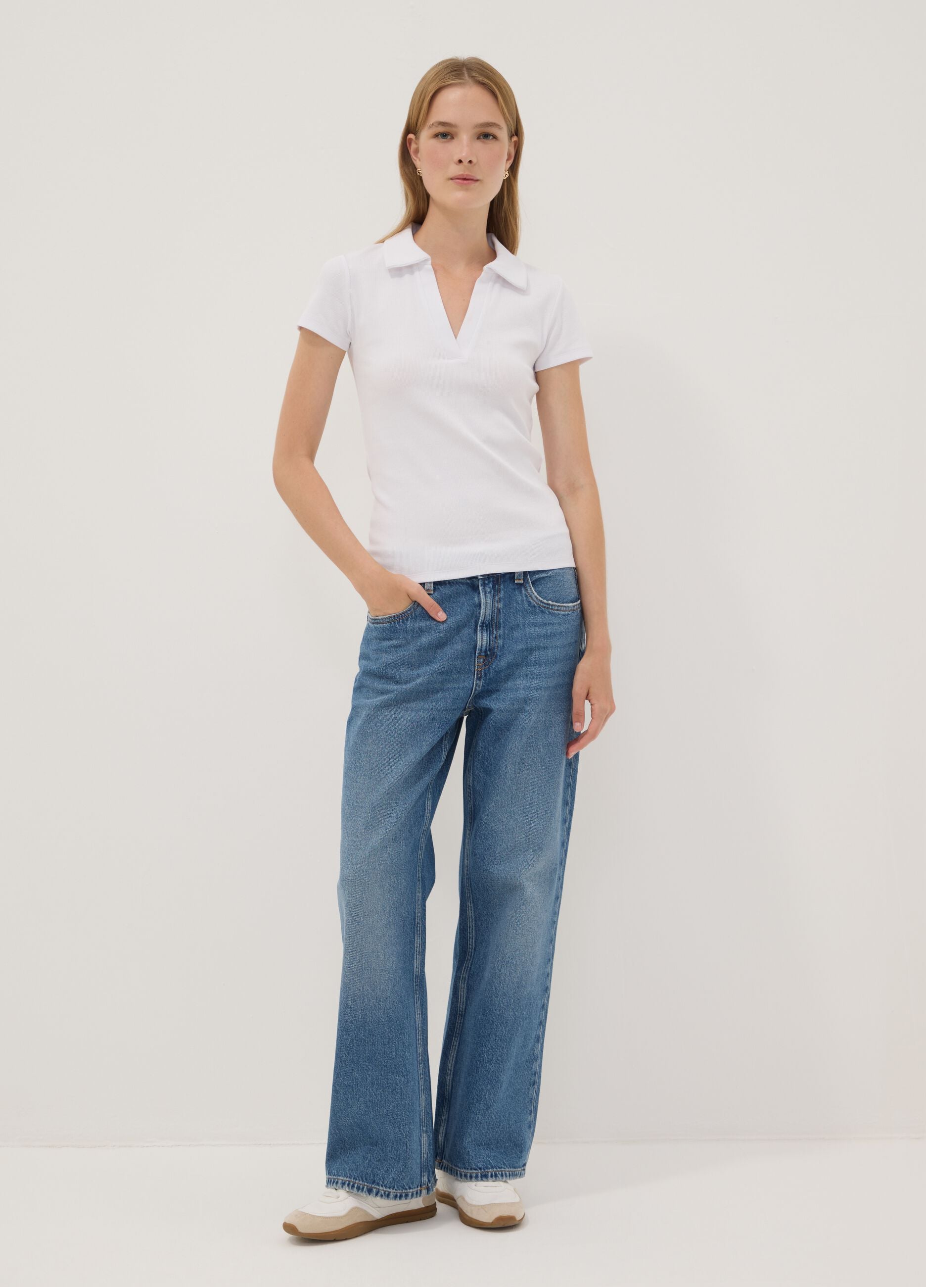 White stretch cotton polo shirt with open V-neck, regular fit