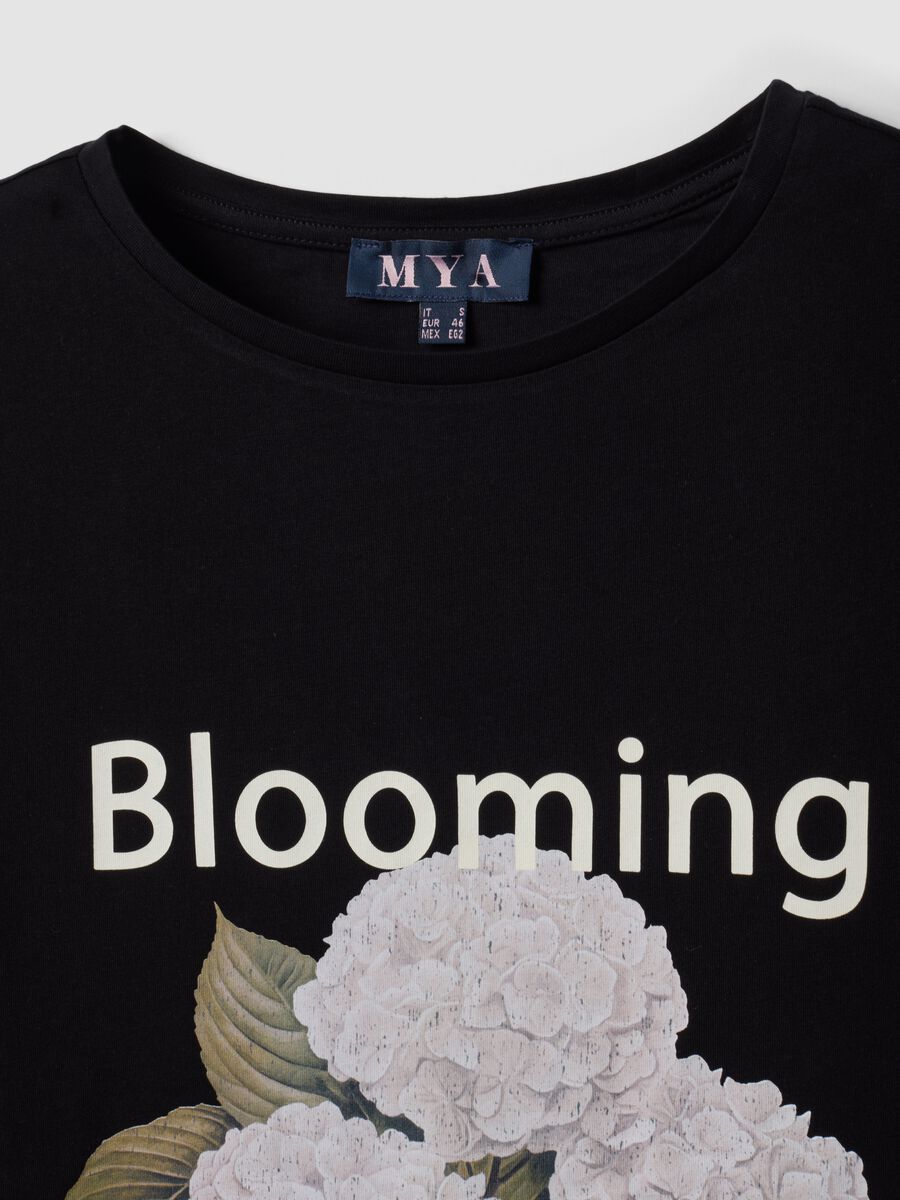 Black pure cotton T-shirt with floral print, regular fit_2