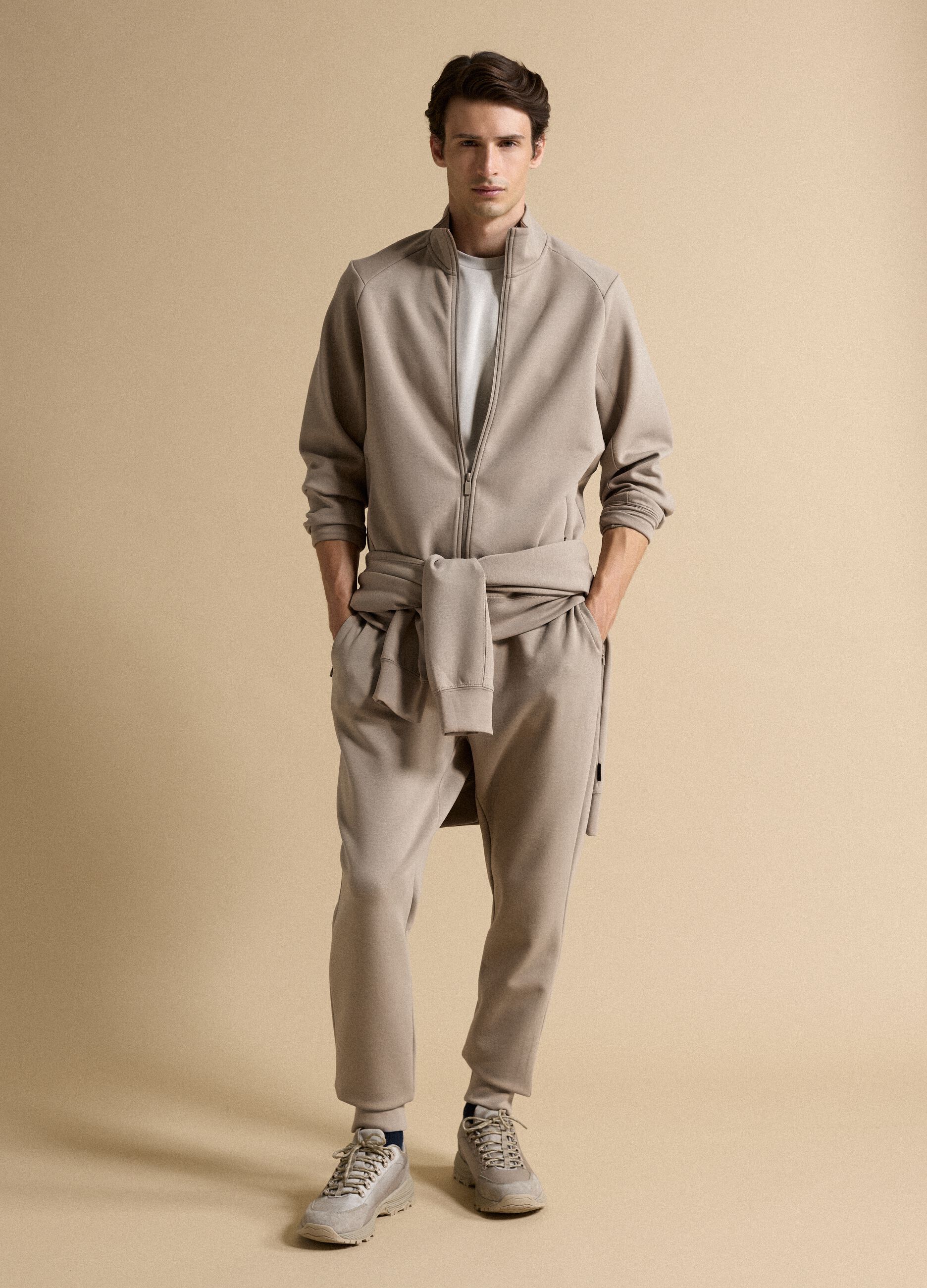 Beige full-zip with stretchy fabric collar, Easy Dry, regular fit