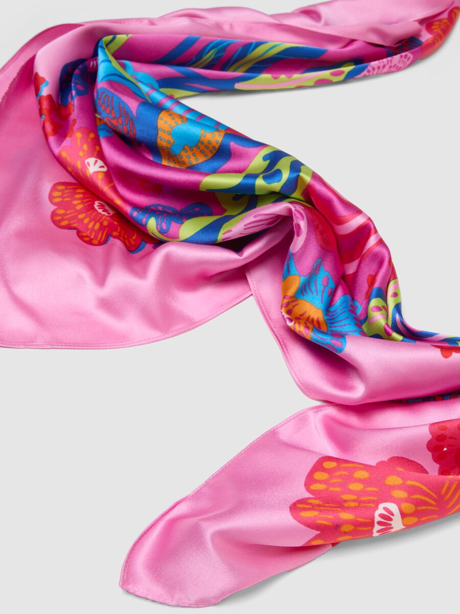 Foulard leggero multicolor con stampa floreale_3