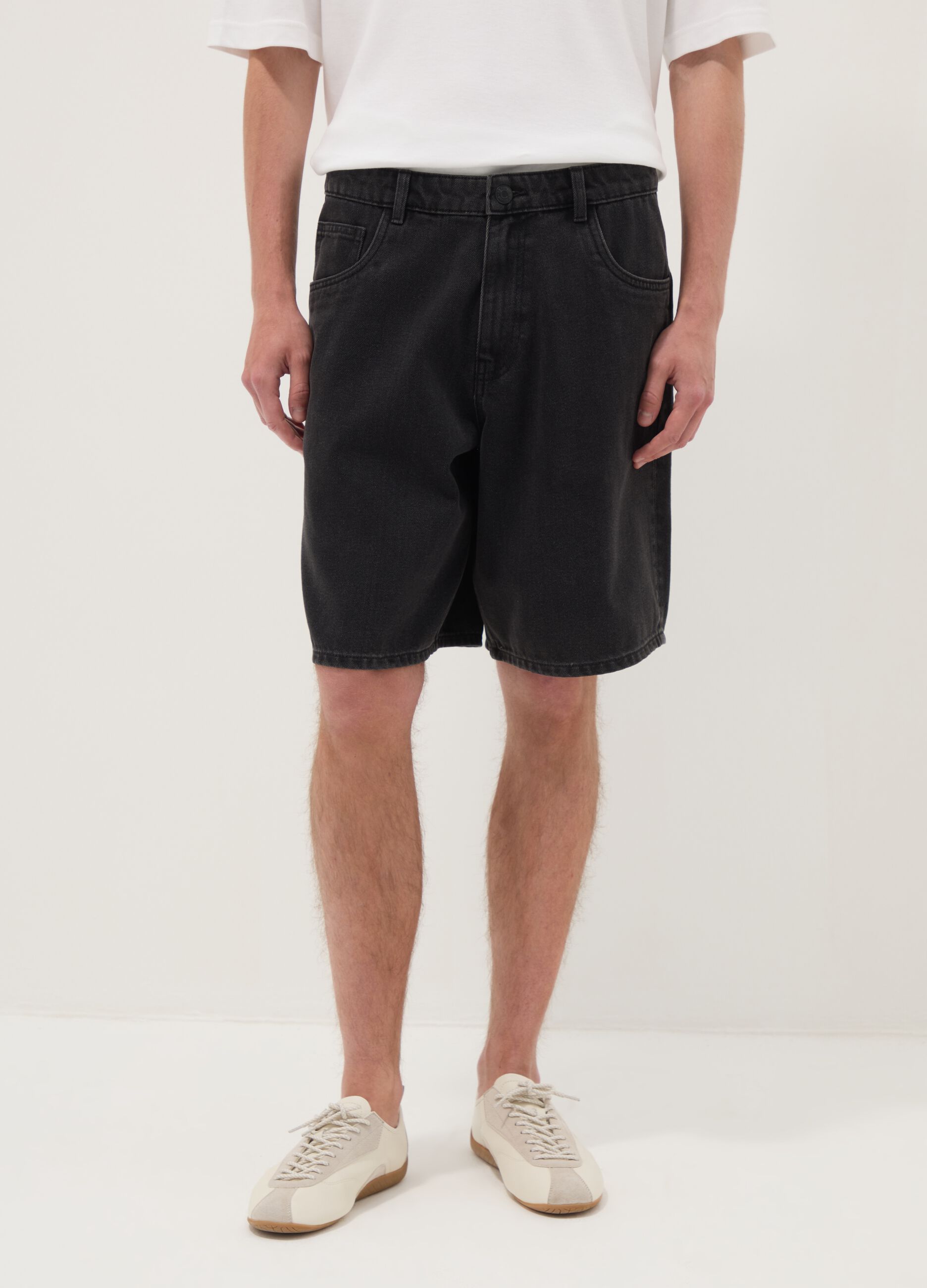 Black denim bermuda shorts in a cotton blend, baggy fit