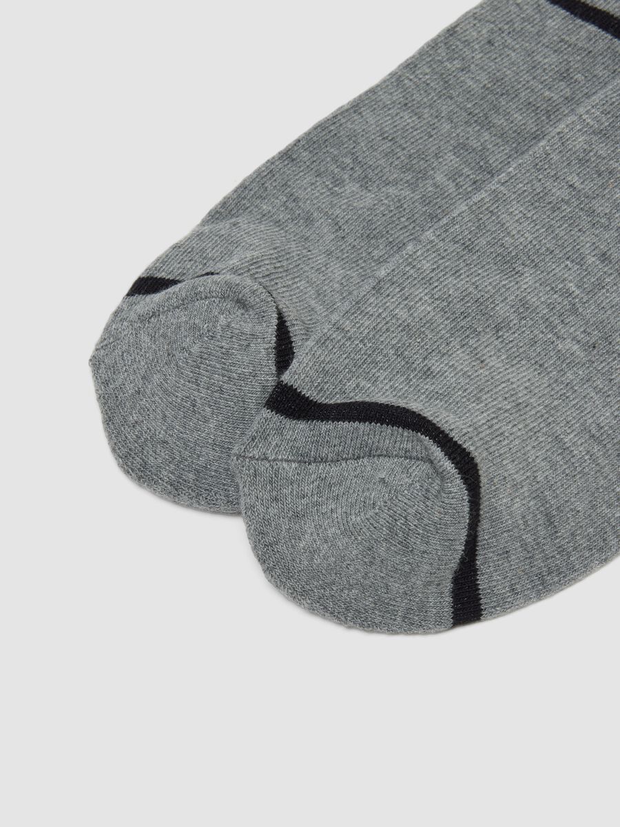 3-pack of black and grey organic stretch cotton ankle sports socks_2