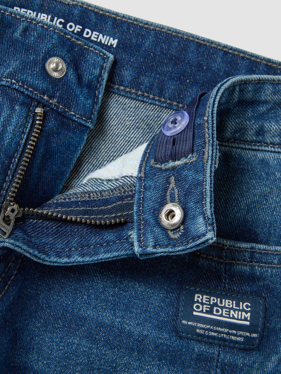 Blue pure cotton baggy-fit jeans for boys_3