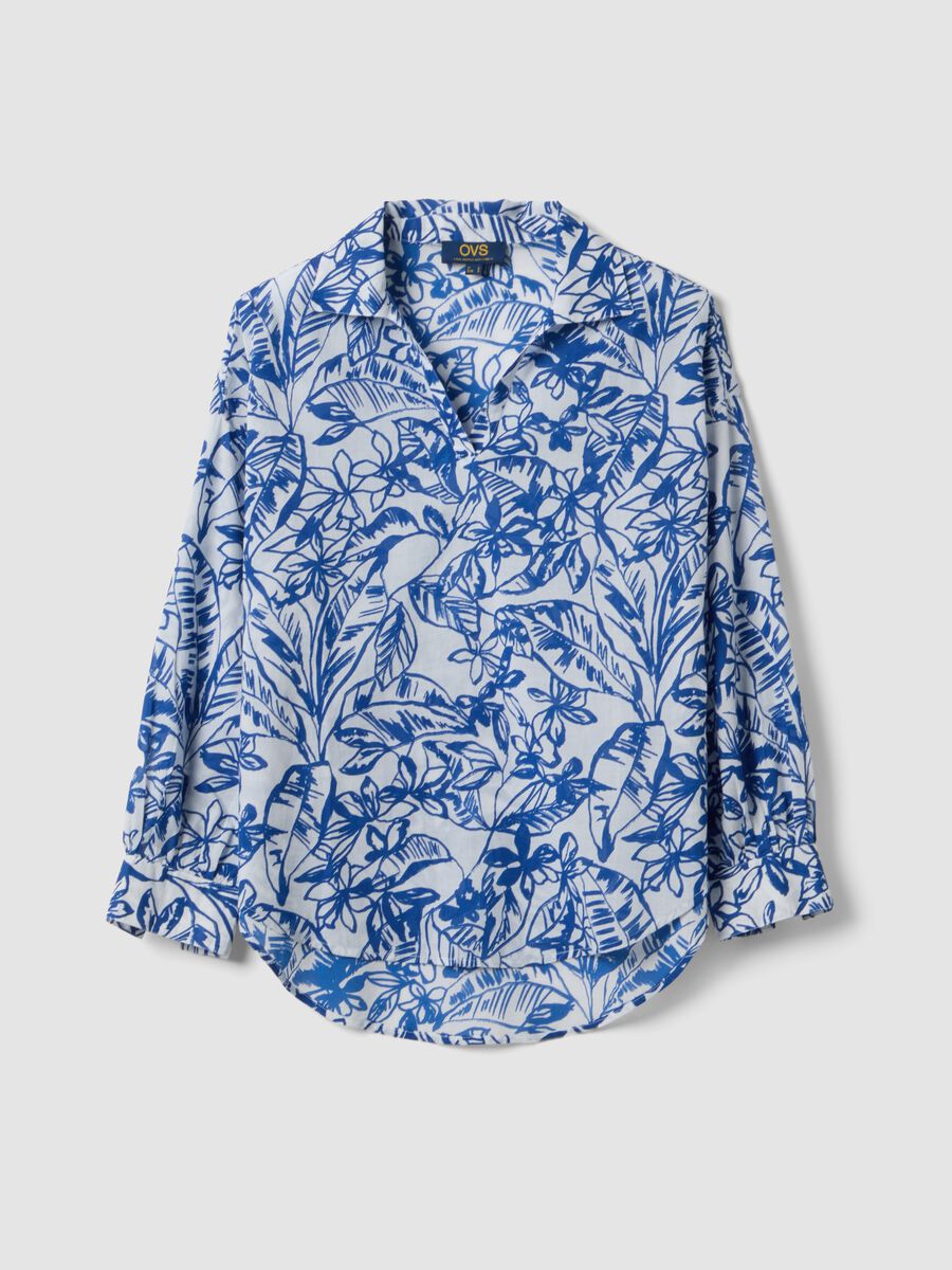 Blue and white organic cotton kaftan with tropical print_4