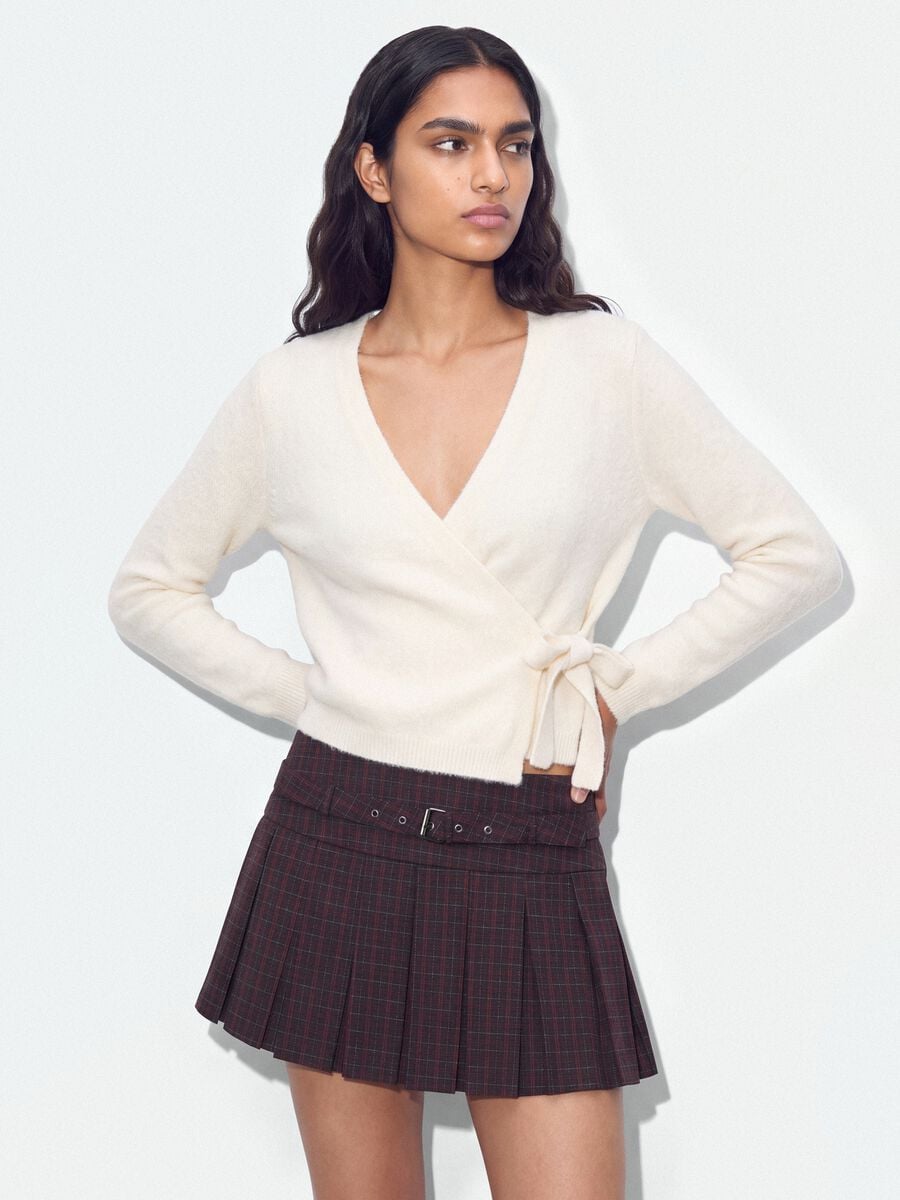 White wrap cardigan with deep V-neck_0