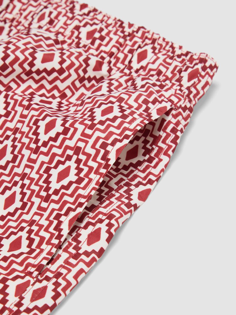 Red swim shorts with geometric print_5