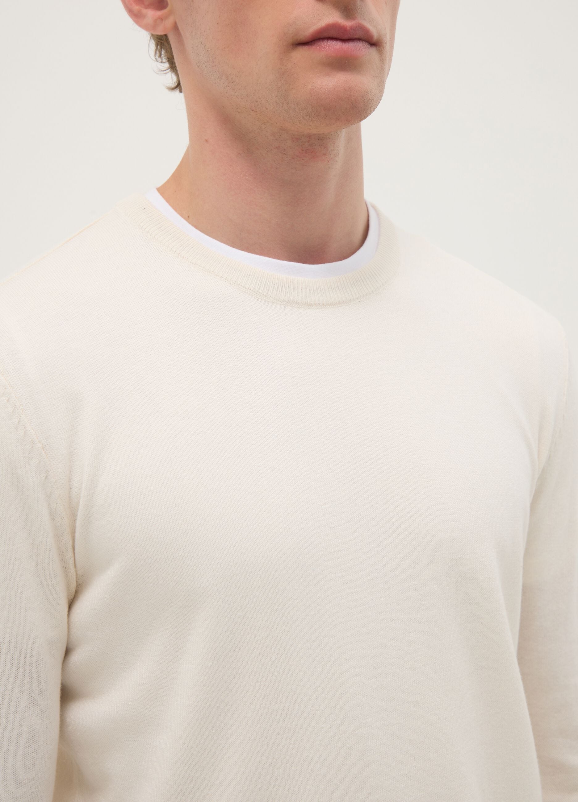 Beige crew-neck cotton blend pullover regular fit
