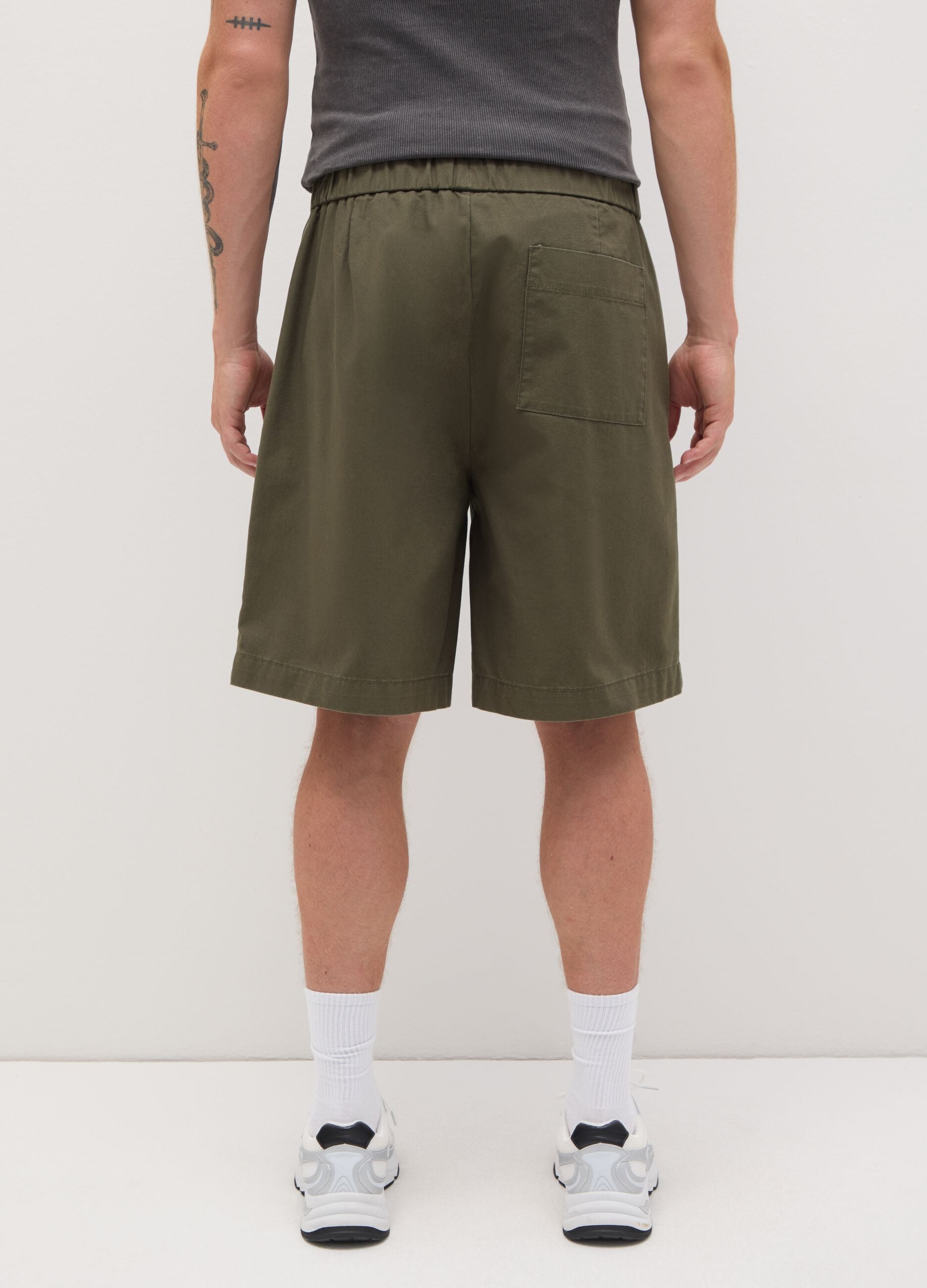 Men's green baggy shorts in 100% cotton
