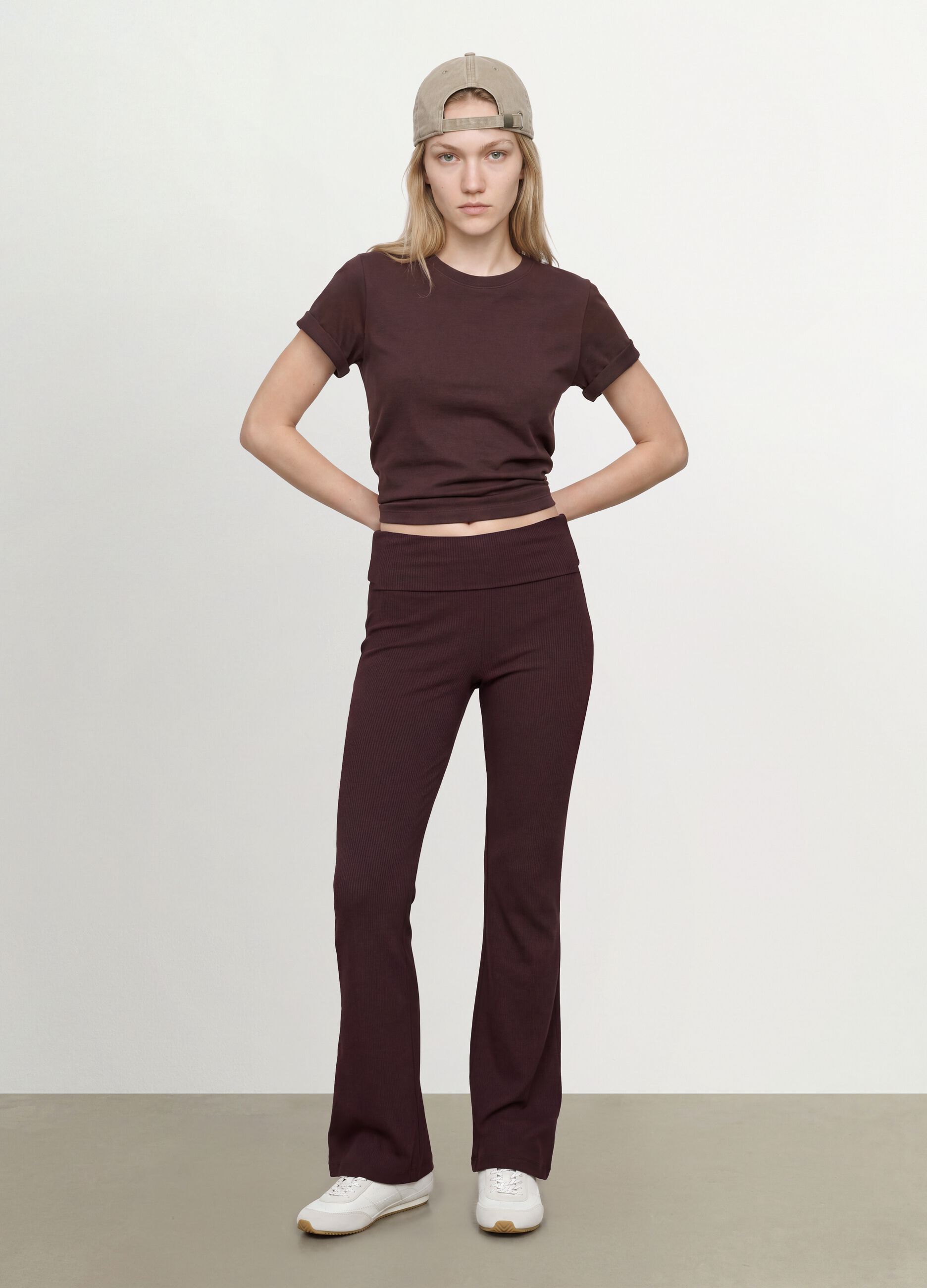 Brown crew-neck T-shirt in pure organic cotton, regular fit