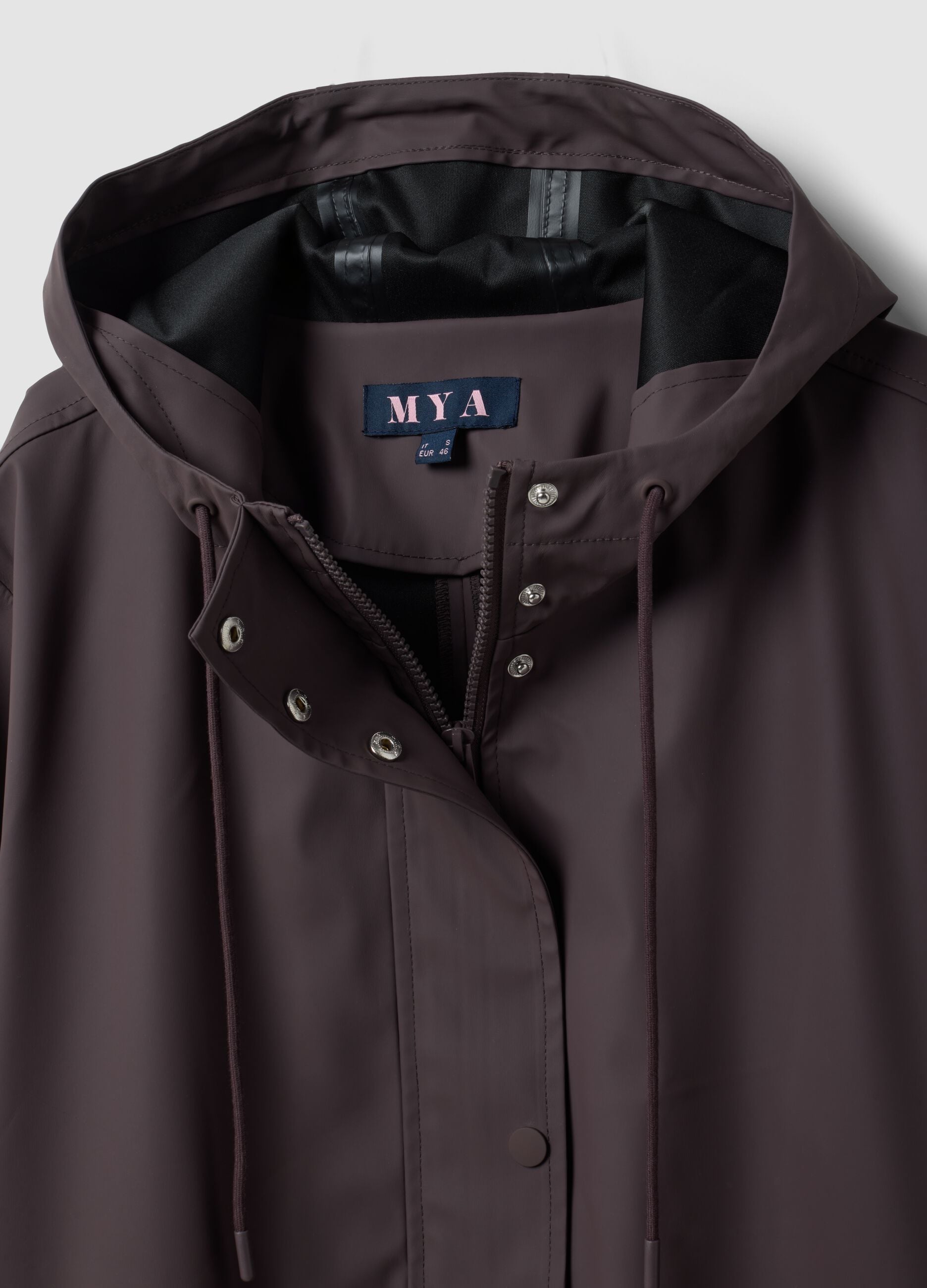 Purple rain jacket with hood, zip and popper fastening, regular fit