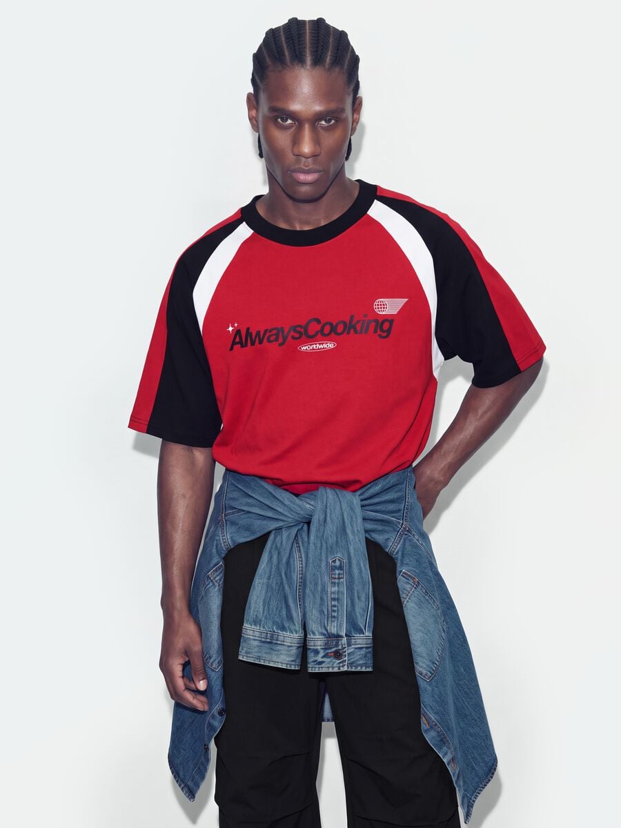 Red pure cotton T-shirt with front print, relaxed fit_1