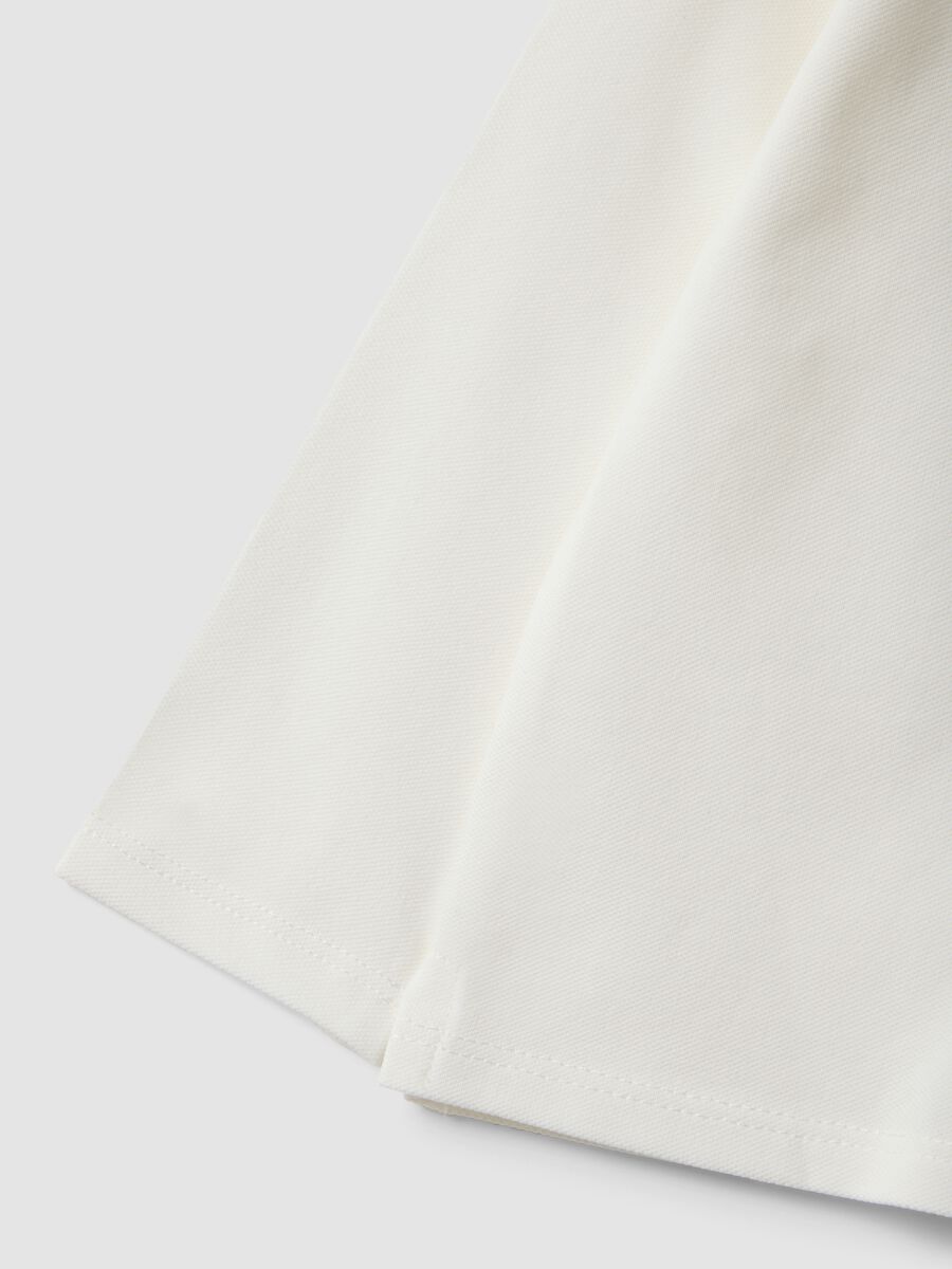 White stretch organic cotton polo shirt with ruffle detailing for baby girl_3