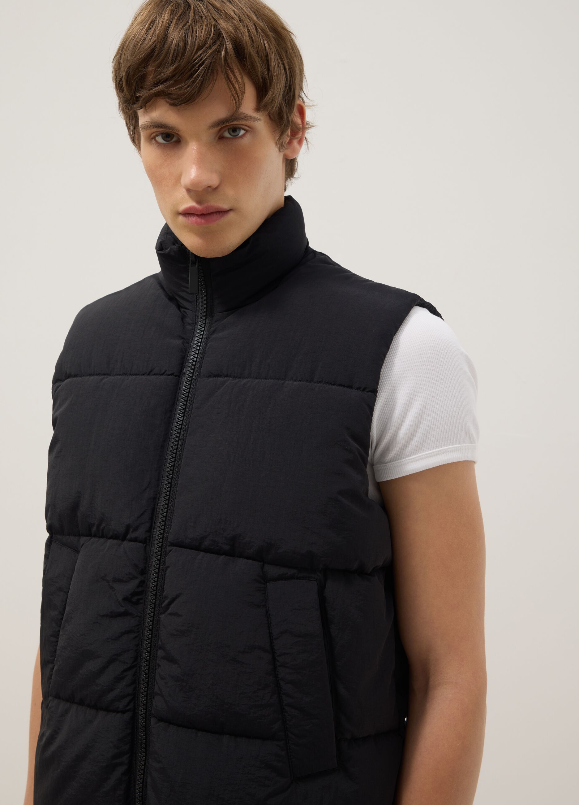 Black padded gilet regular fit with zip