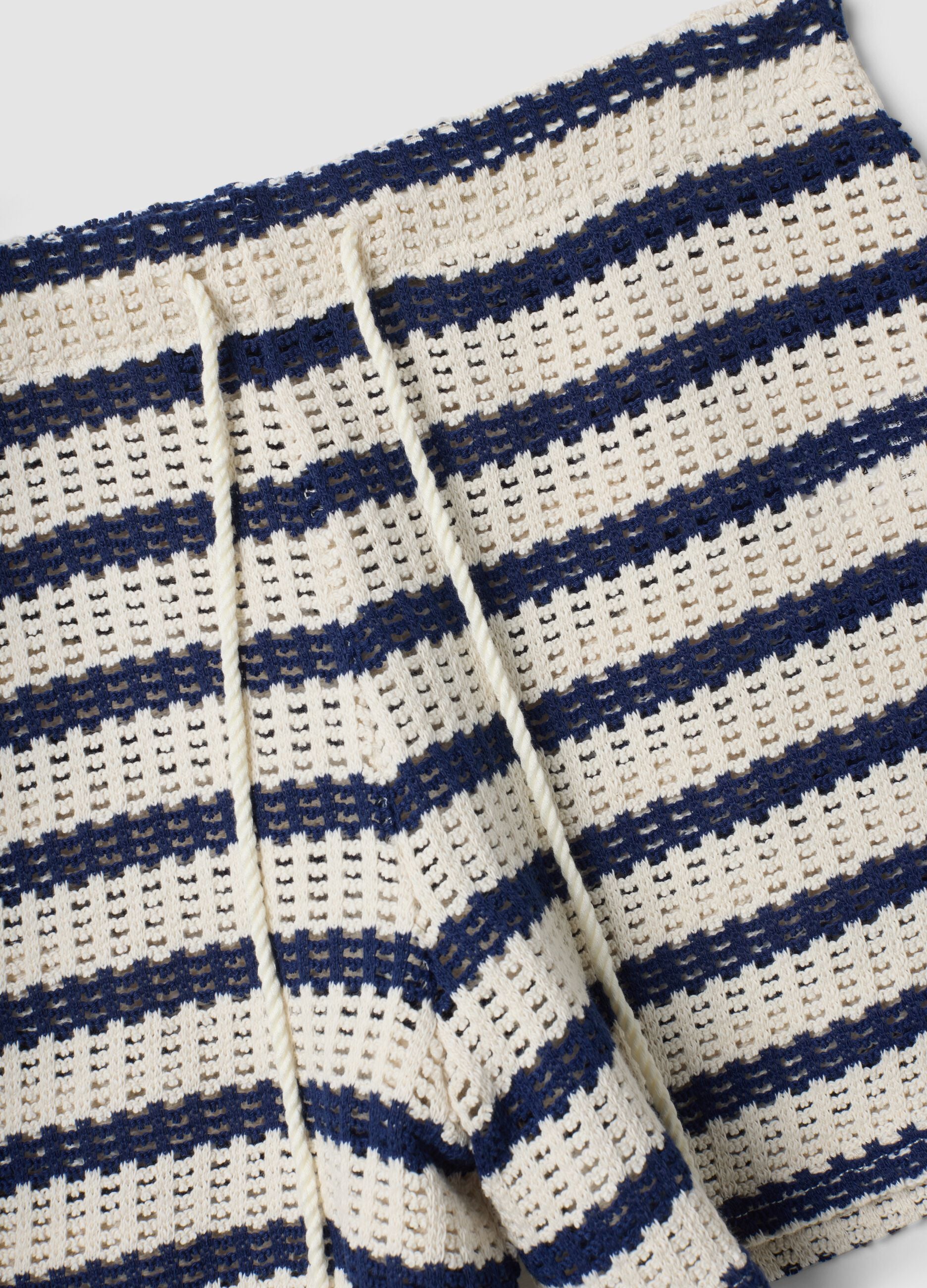 Blue and white striped stretch cotton crochet shorts, regular fit