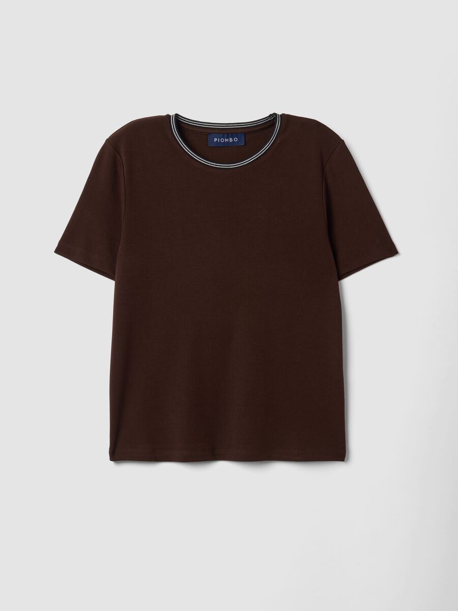 T-shirt marrone in viscosa elasticizzata con girocollo_0