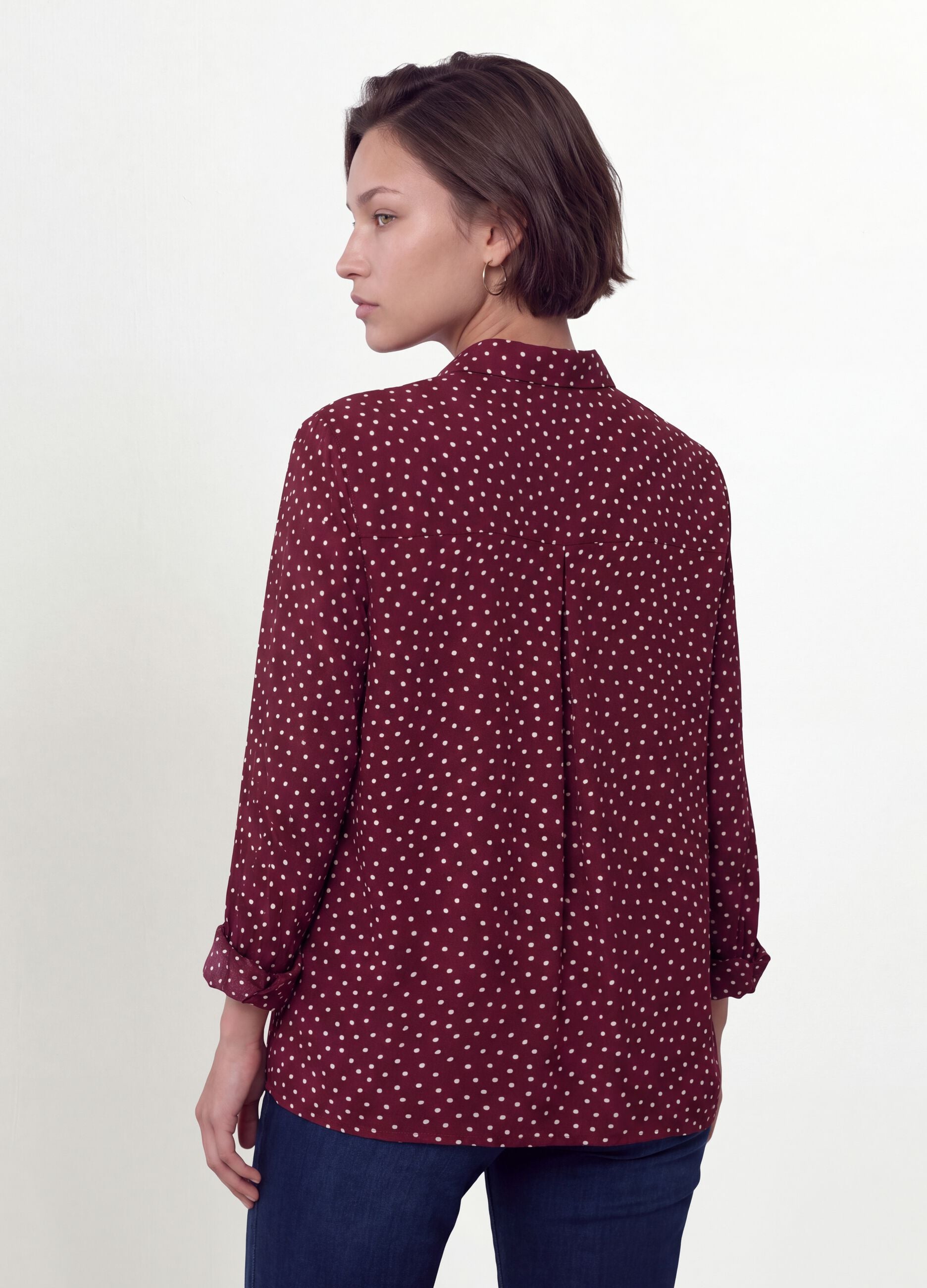 Red polka-dot shirt with classic collar, regular fit