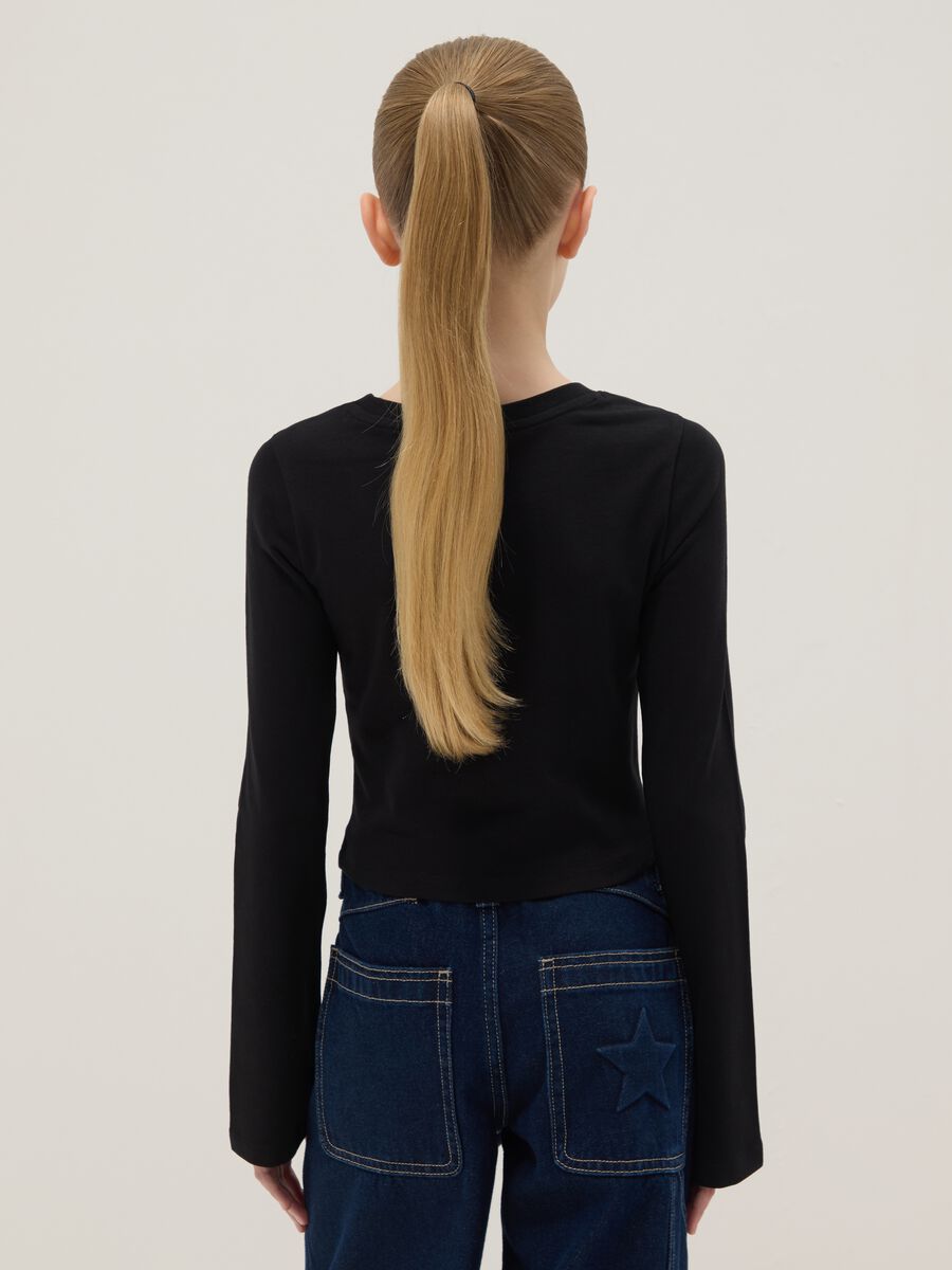 T-shirt nera in cotone elasticizzato da ragazza con scritta slim fit_1