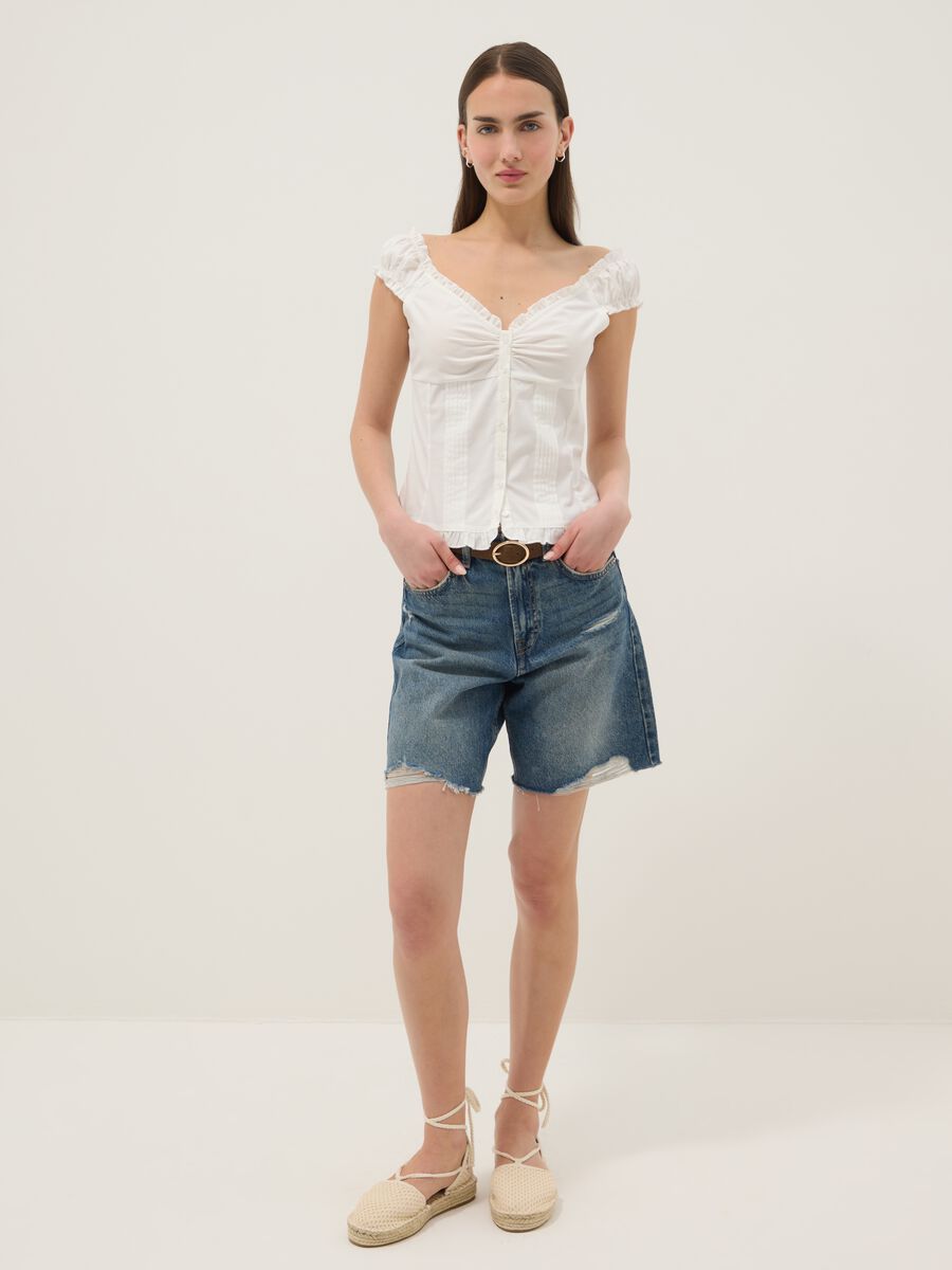 White stretch cotton blouse with buttons and ruffles, regular fit_1