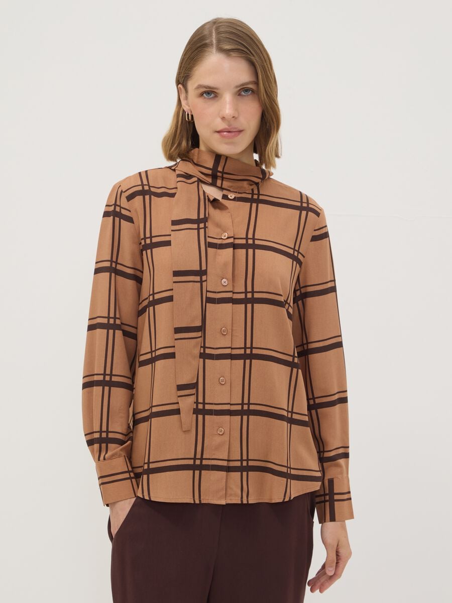 Brown checked pure viscose shirt with neck tie, regular fit_1
