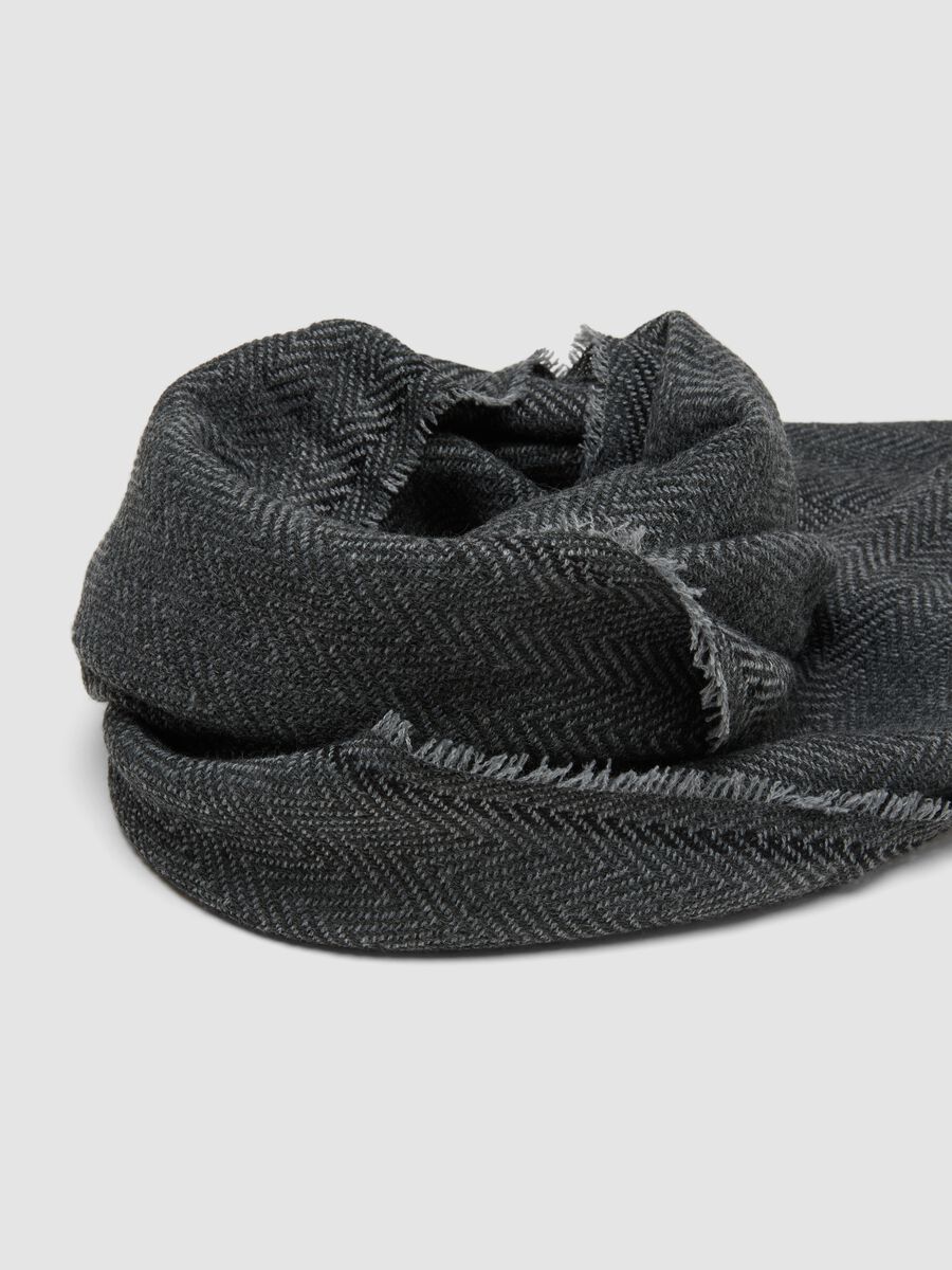 Grey herringbone scarf with fringed ends_1