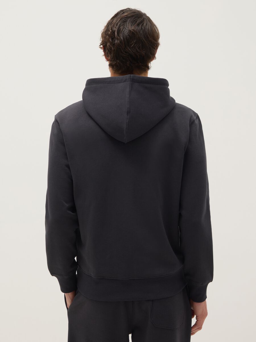 Black regular fit cotton-blend hoodie with zip_2