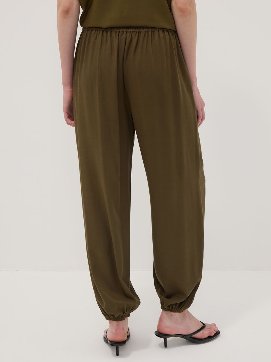 Green pure viscose trousers with elasticated cuffs, regular fit_3