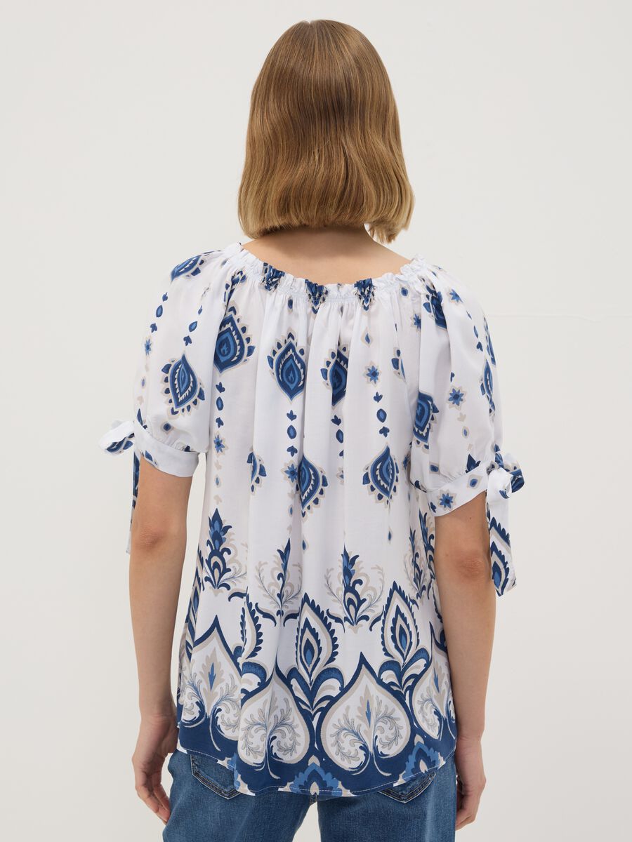 White pure-viscose short-sleeve blouse with paisley print_3
