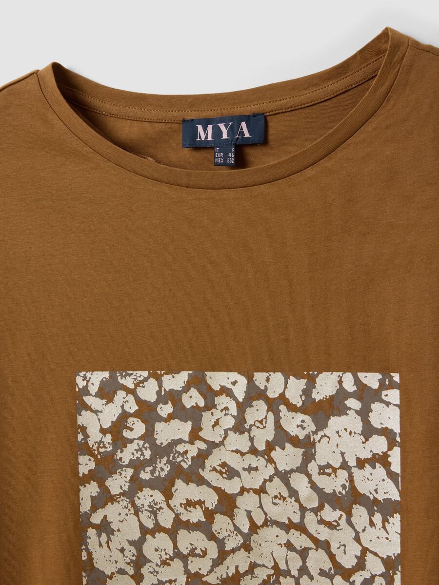 Brown pure cotton T-shirt with front print, regular fit_6