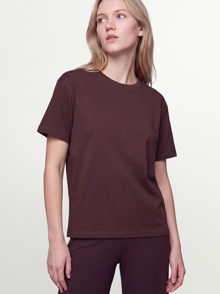 T-shirt marrone in puro cotone organico a girocollo regular fit_1