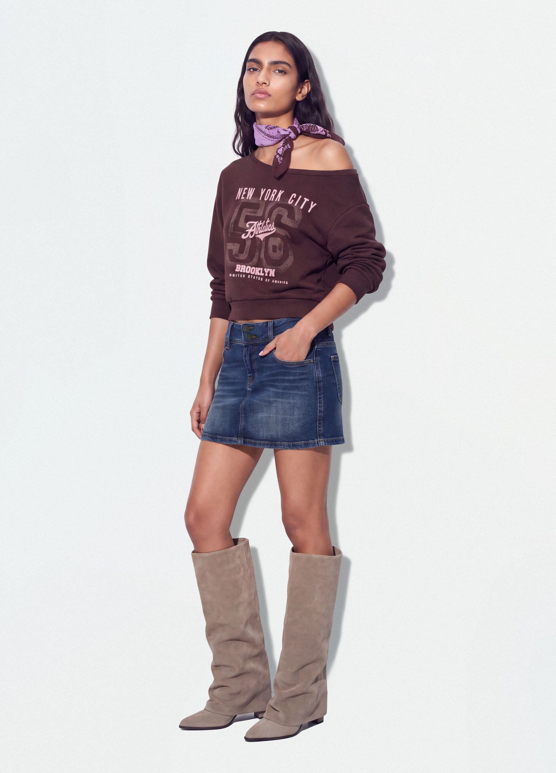 Brown cotton-blend sweatshirt with wide neckline, regular fit