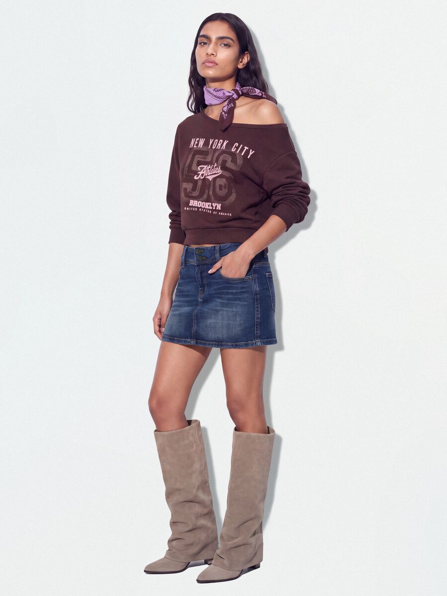Felpa marrone in misto cotone con scollo ampio regular fit_1