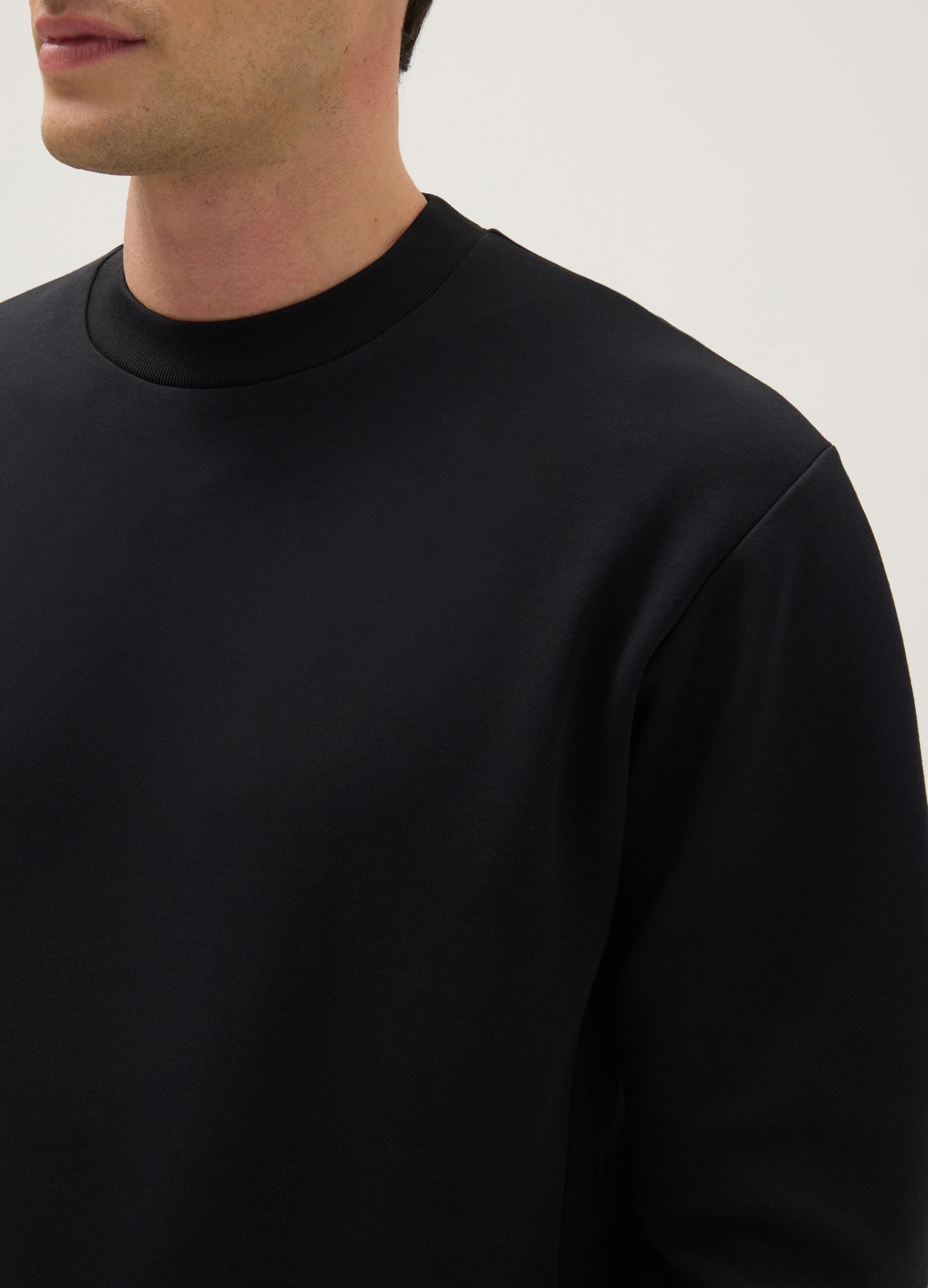 Black regular fit cotton blend crew neck sweatshirt