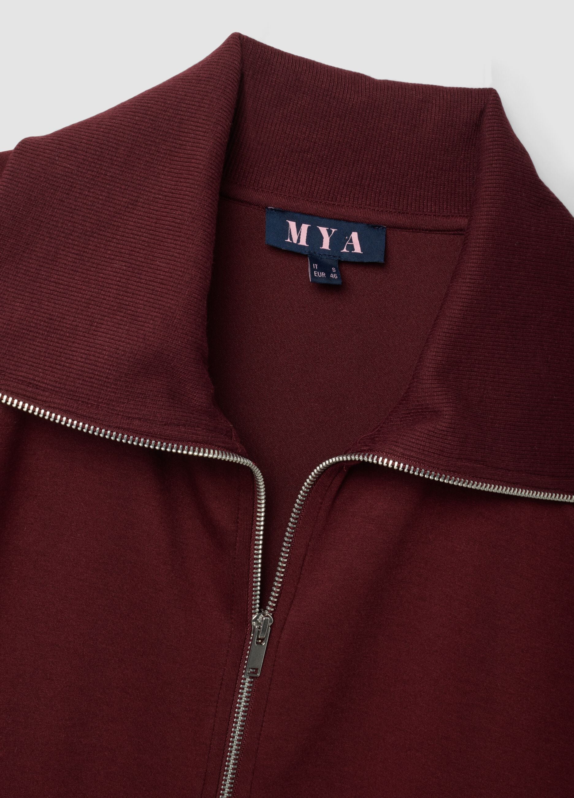 Red stretch-viscose sweatshirt with turtleneck, regular fit