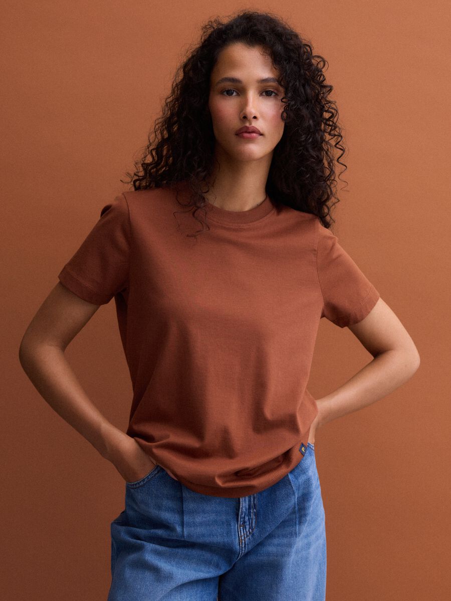 T-shirt girocollo marrone in puro cotone Supima regular fit_1