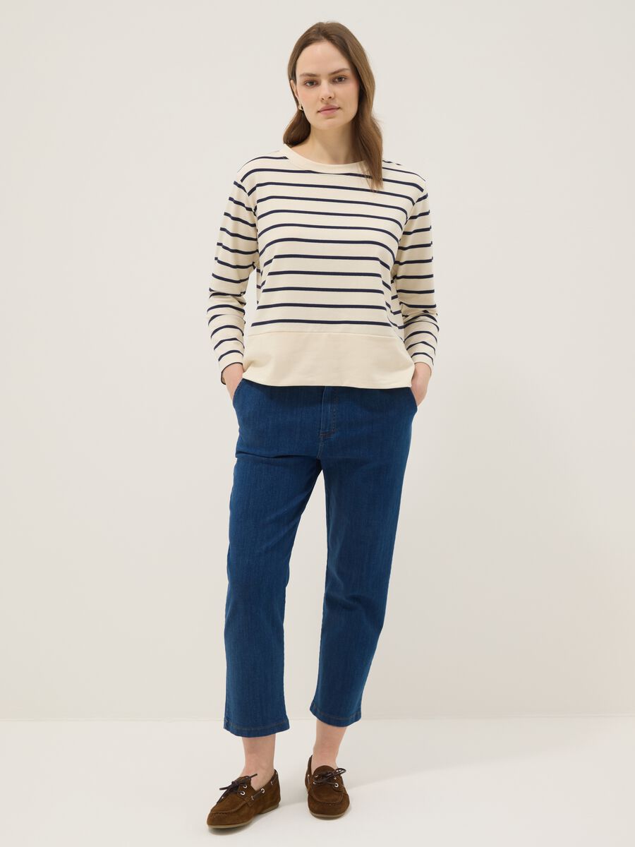 White cotton-stretch top with blue stripes, regular fit_1