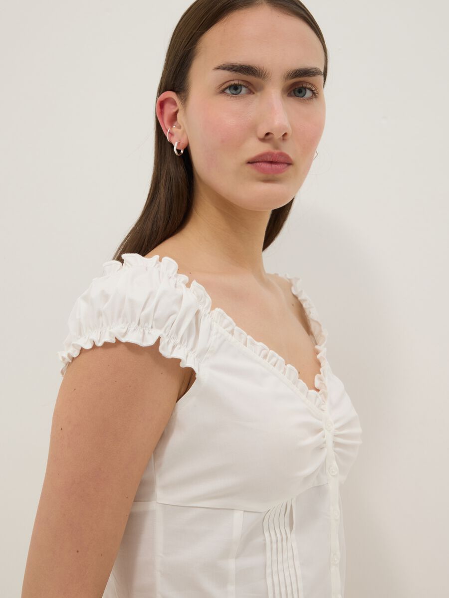 White stretch cotton blouse with buttons and ruffles, regular fit_3