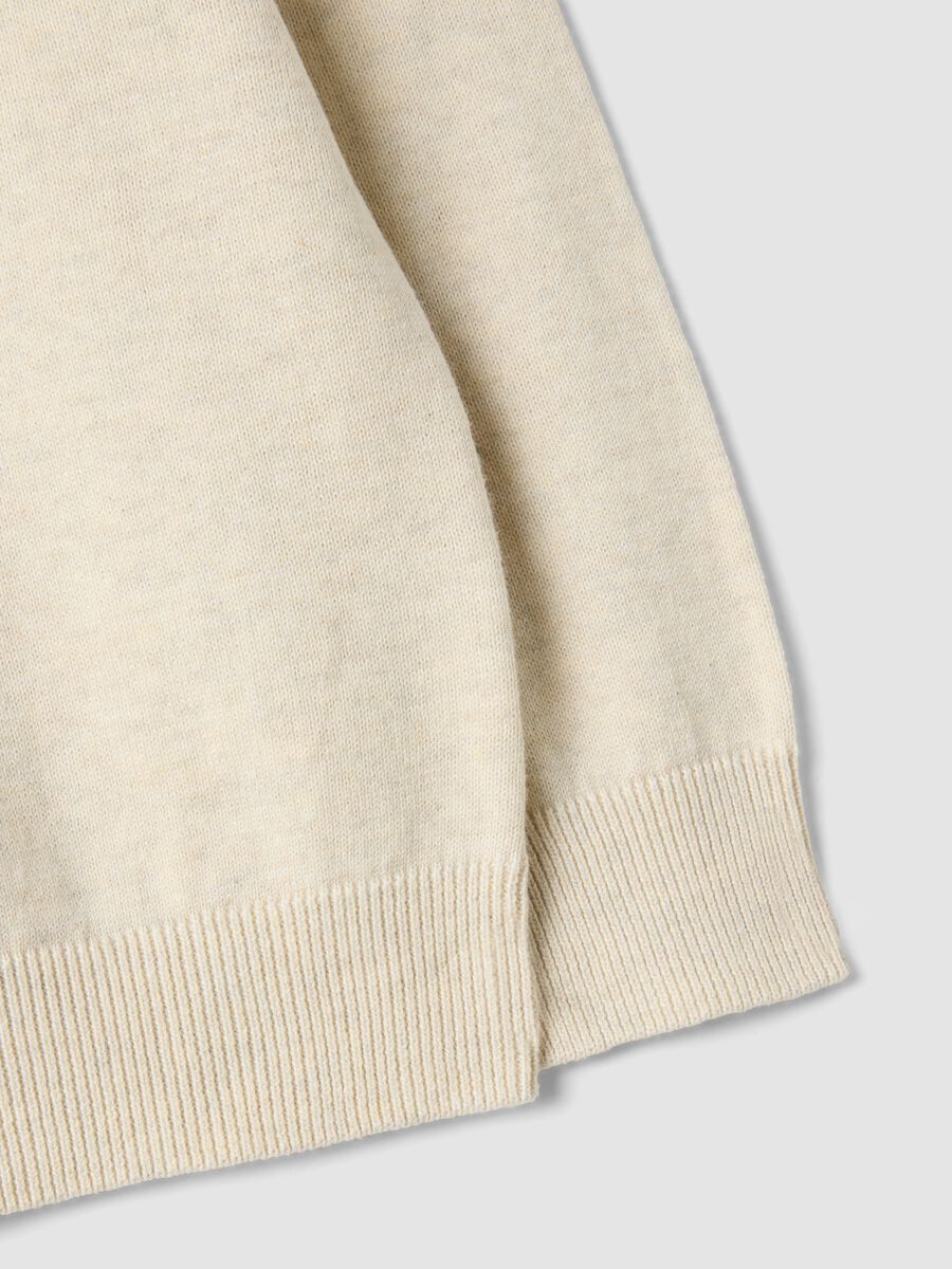 Beige pure cotton crew-neck oversized fit jumper for boys_3