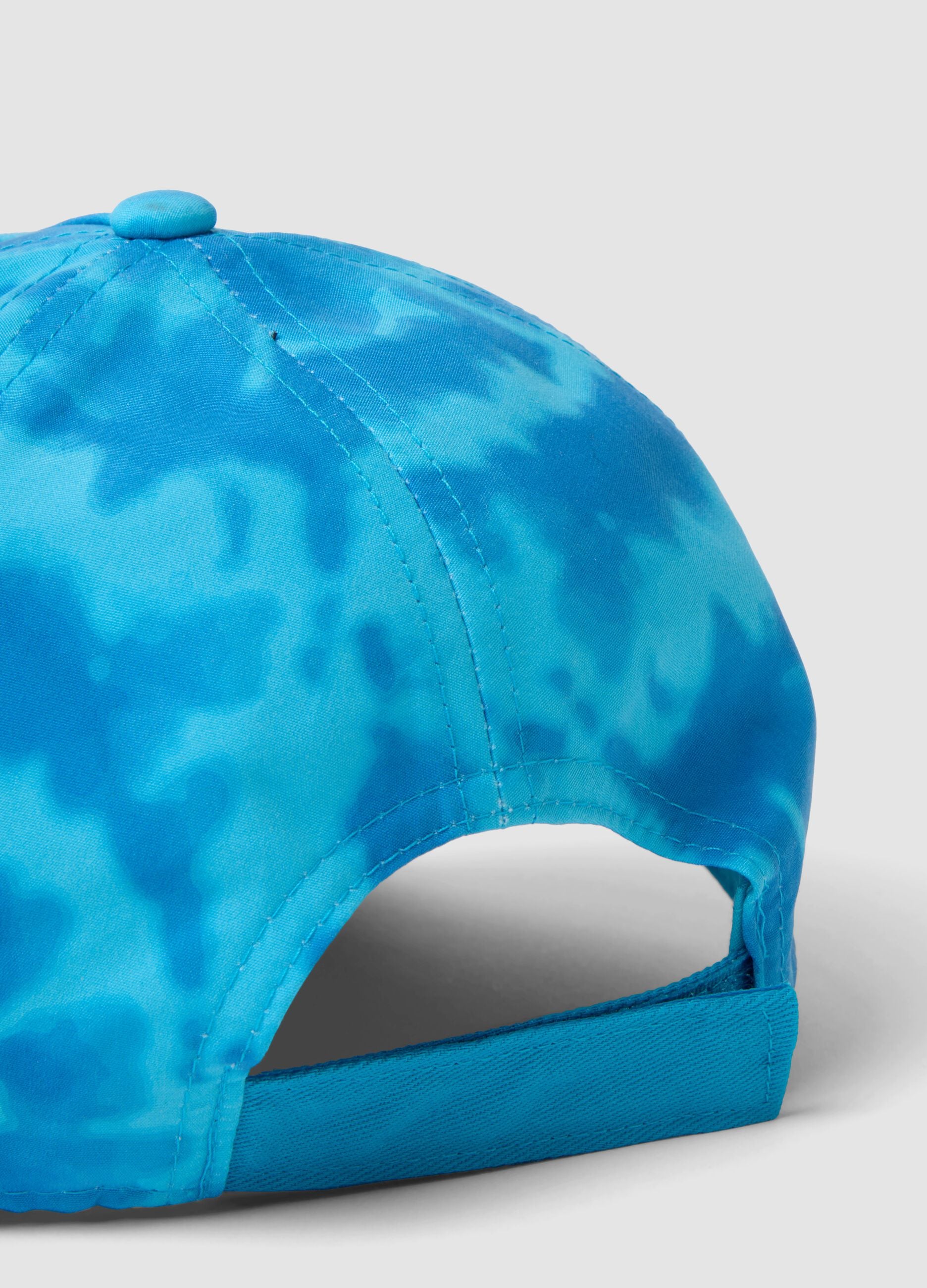 Light blue baseball cap with decorative print