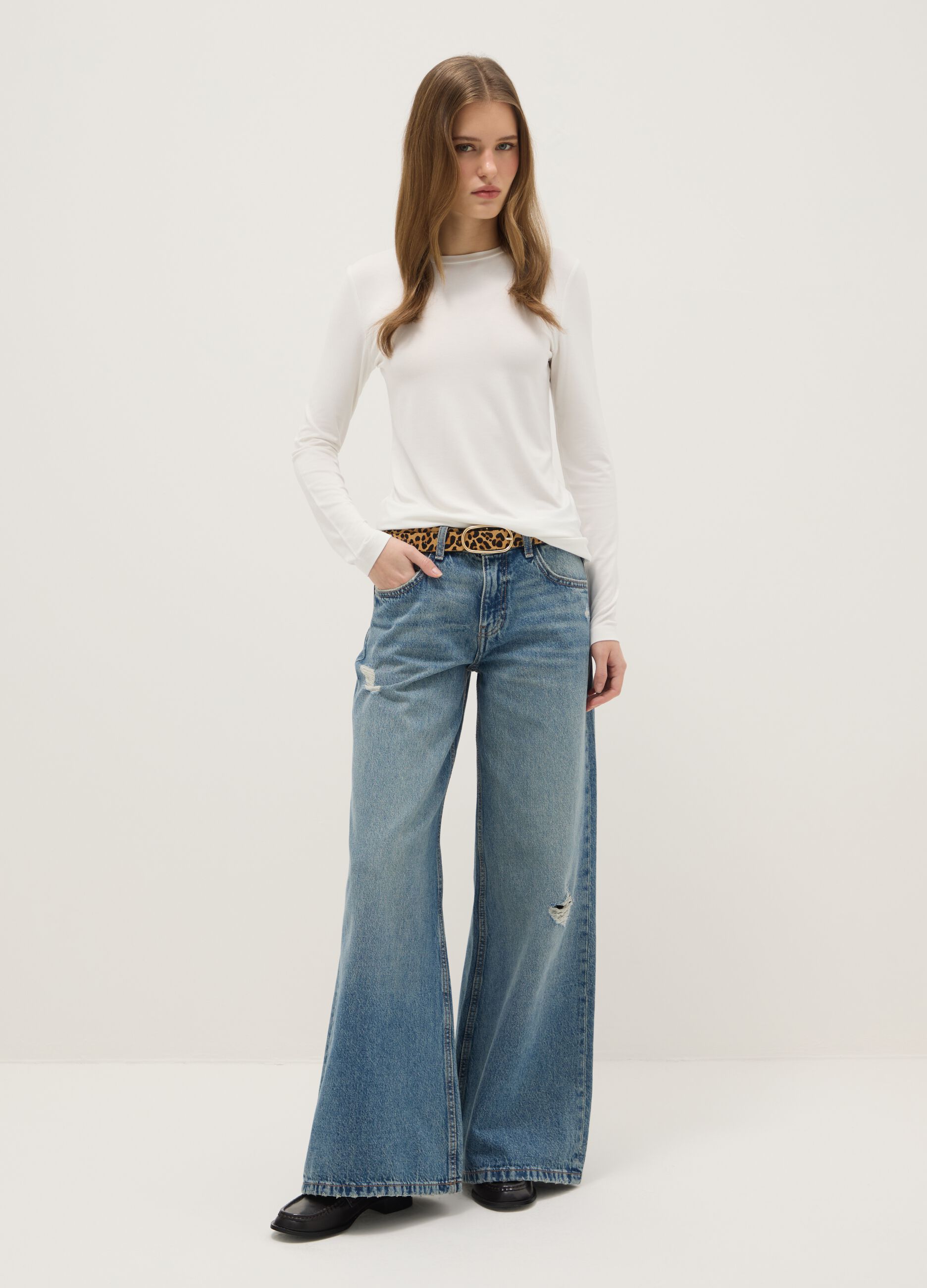 Wide leg blue cotton jeans with rips