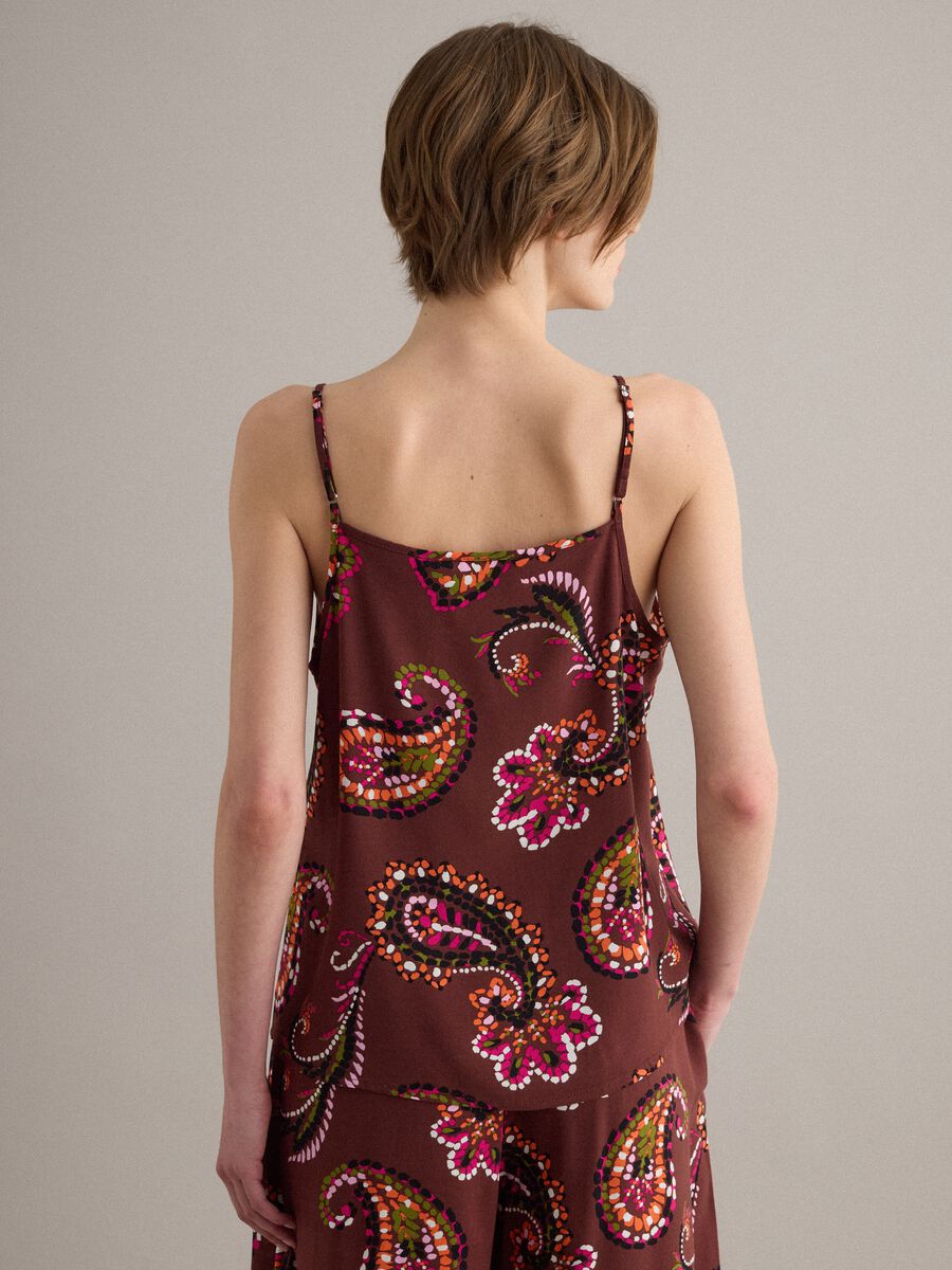 Tank top marrone in pura viscosa con stampa paisley_3