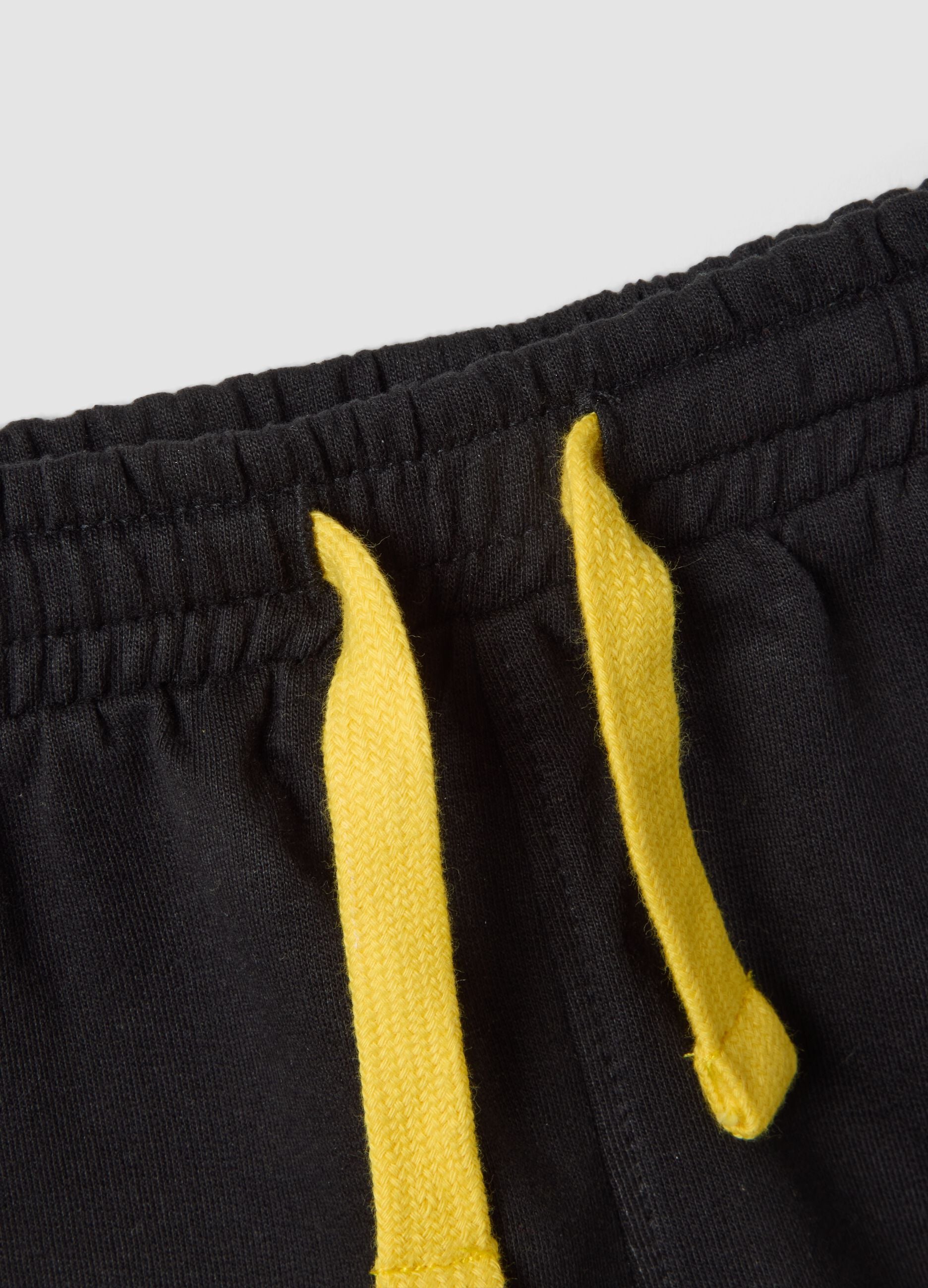 Yellow and black pure cotton set with top and shorts for baby boys, regular fit