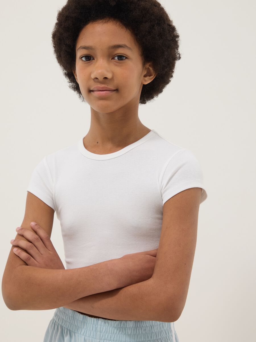 T-shirt fitted in cotone elasticizzato bianca da ragazza_2