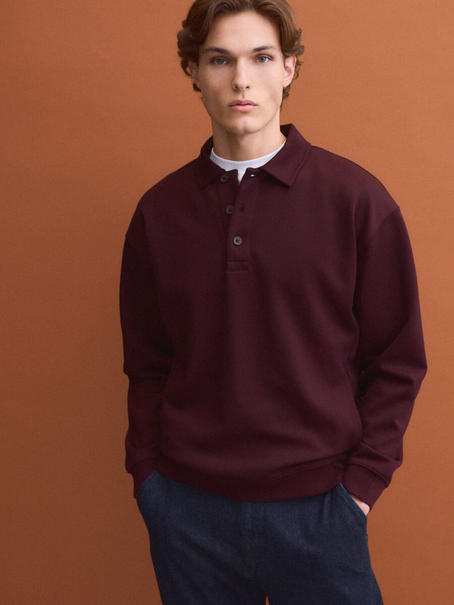 Felpa marrone in tessuto elasticizzato con collo polo relaxed fit_0