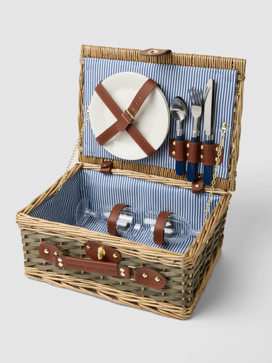Brown picnic basket with striped lining_0