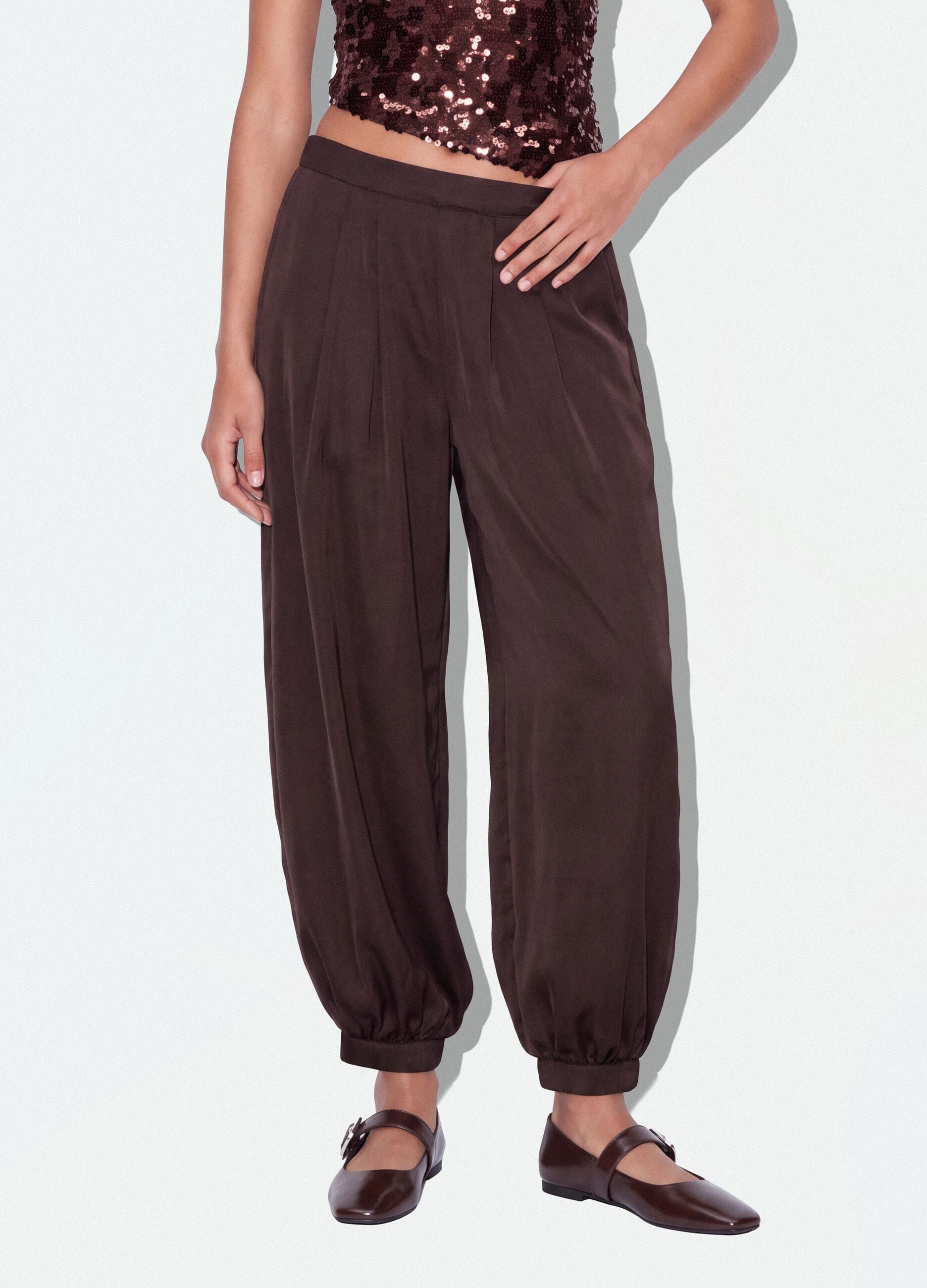 Brown baggy-fit trousers with elasticated hems