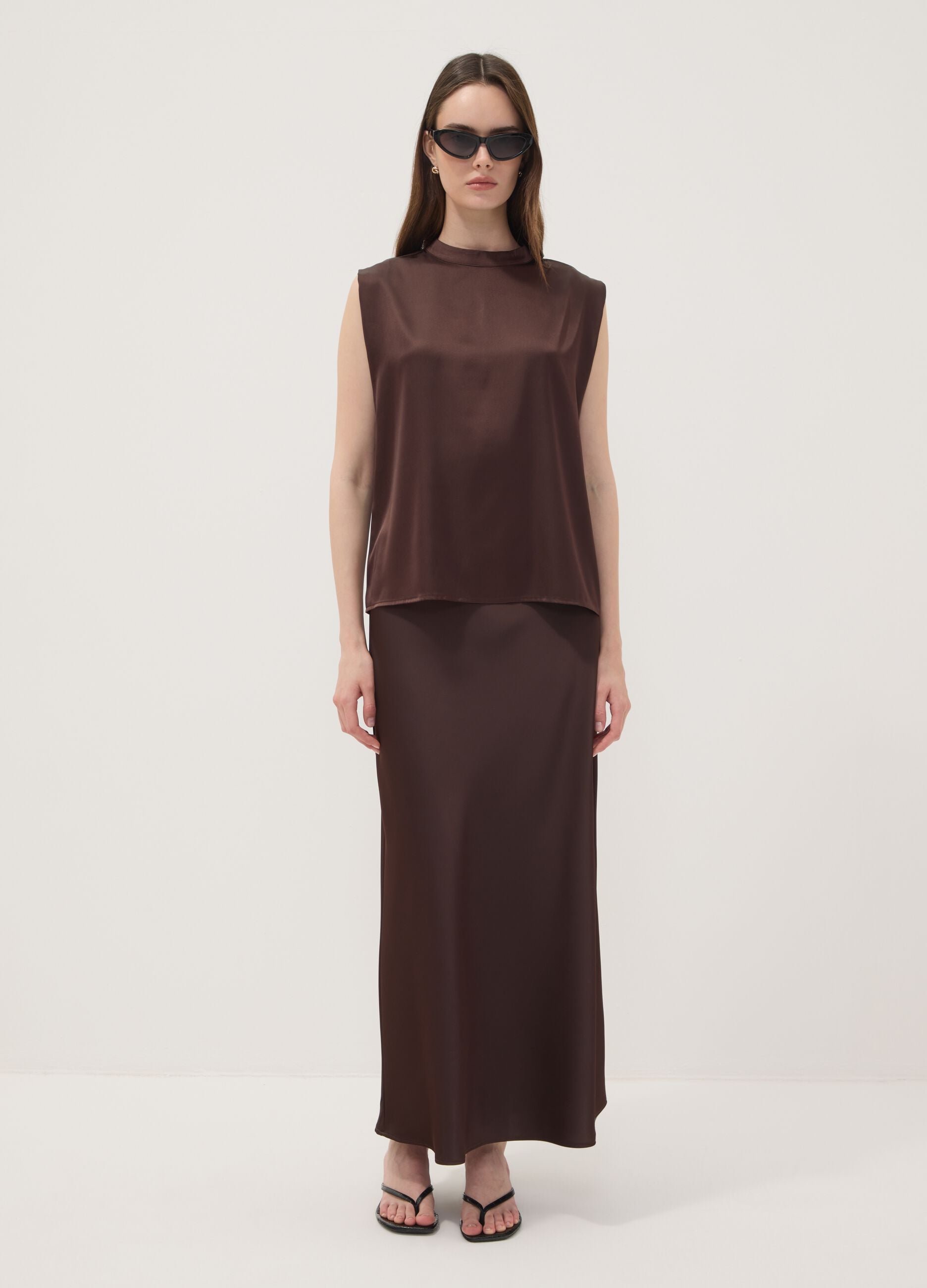 Brown sleeveless top in stretch fabric