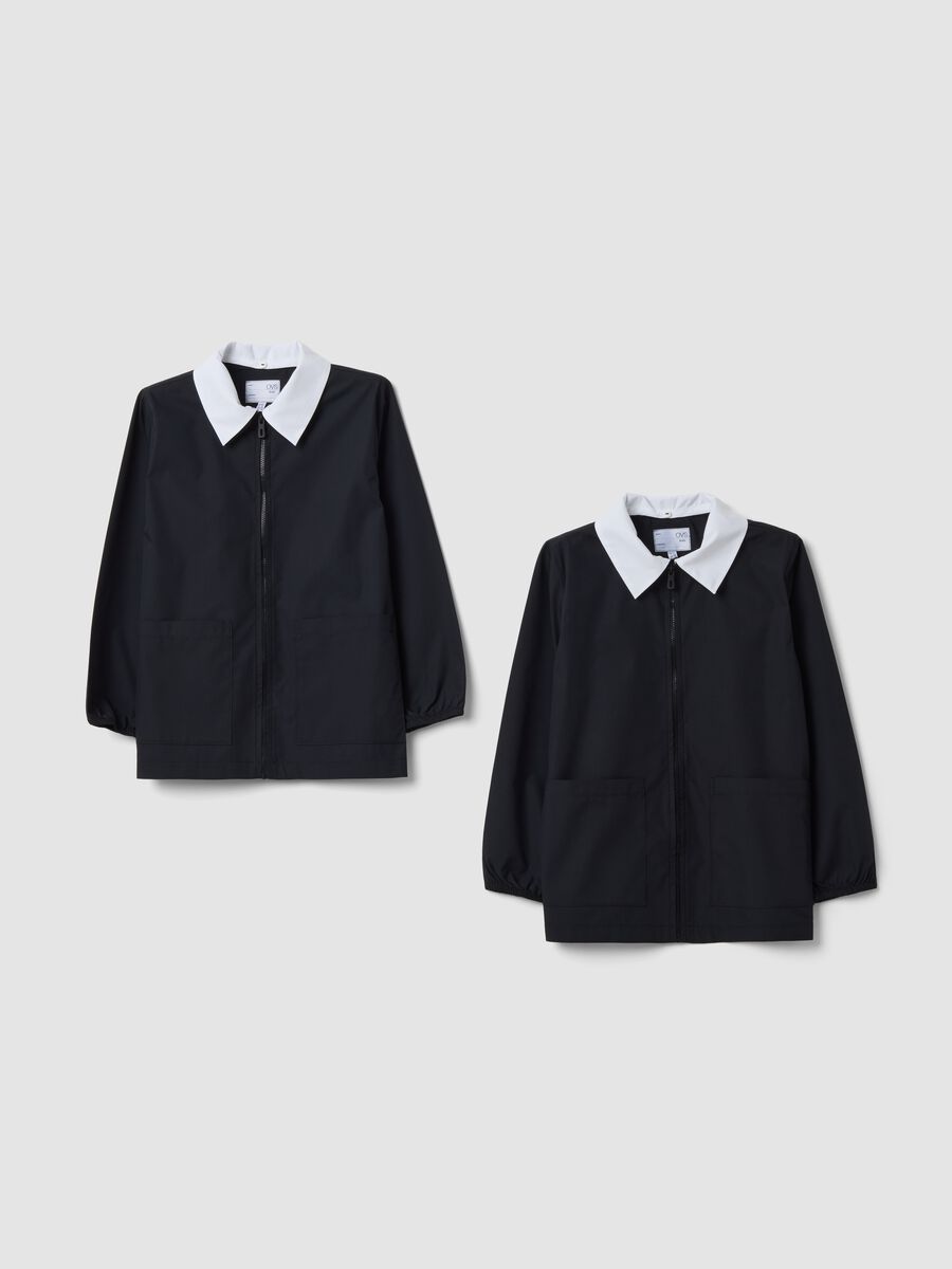 2-pack of black school smocks with zip and white collar_0