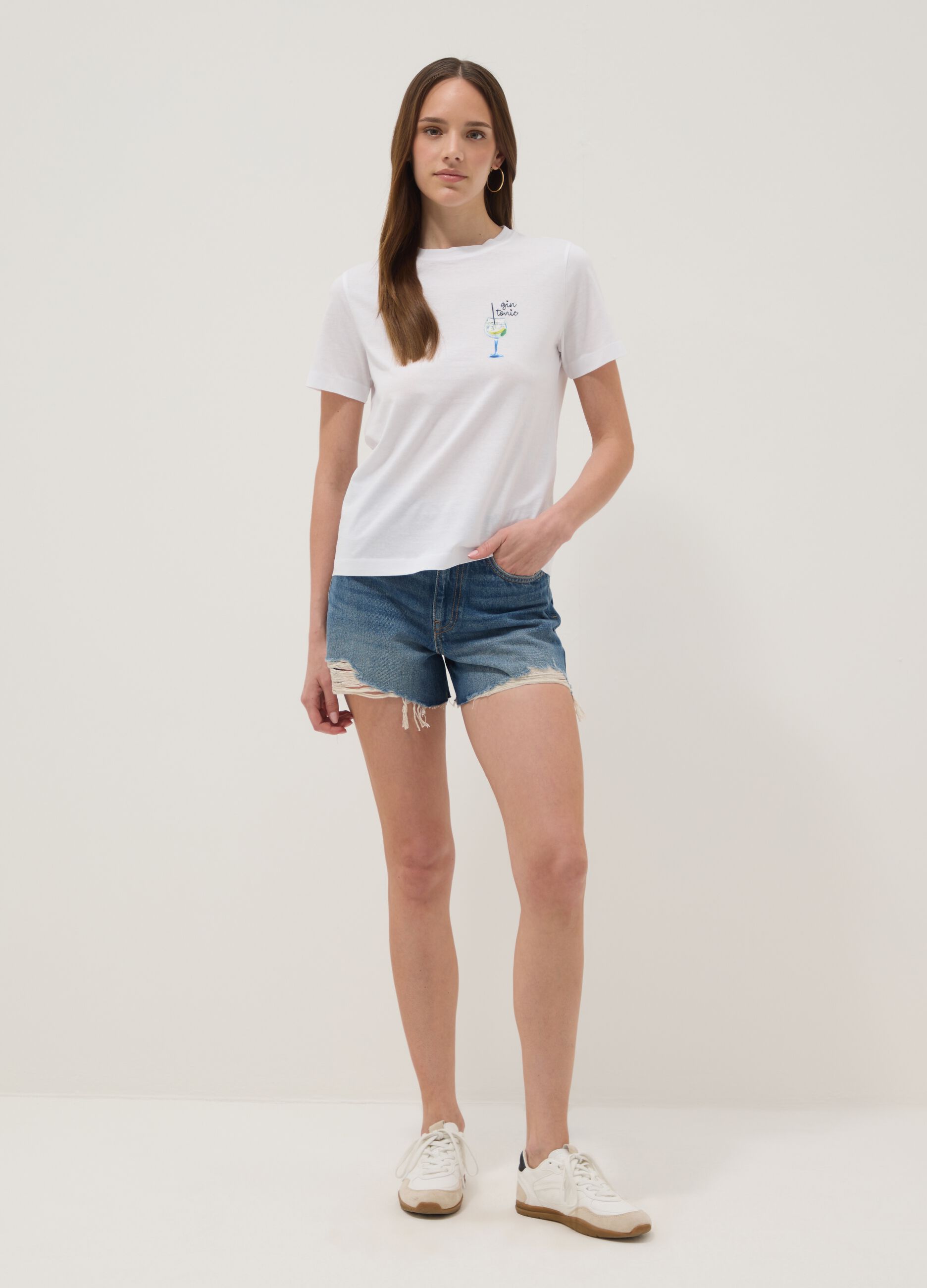 White pure cotton T-shirt with print, regular fit