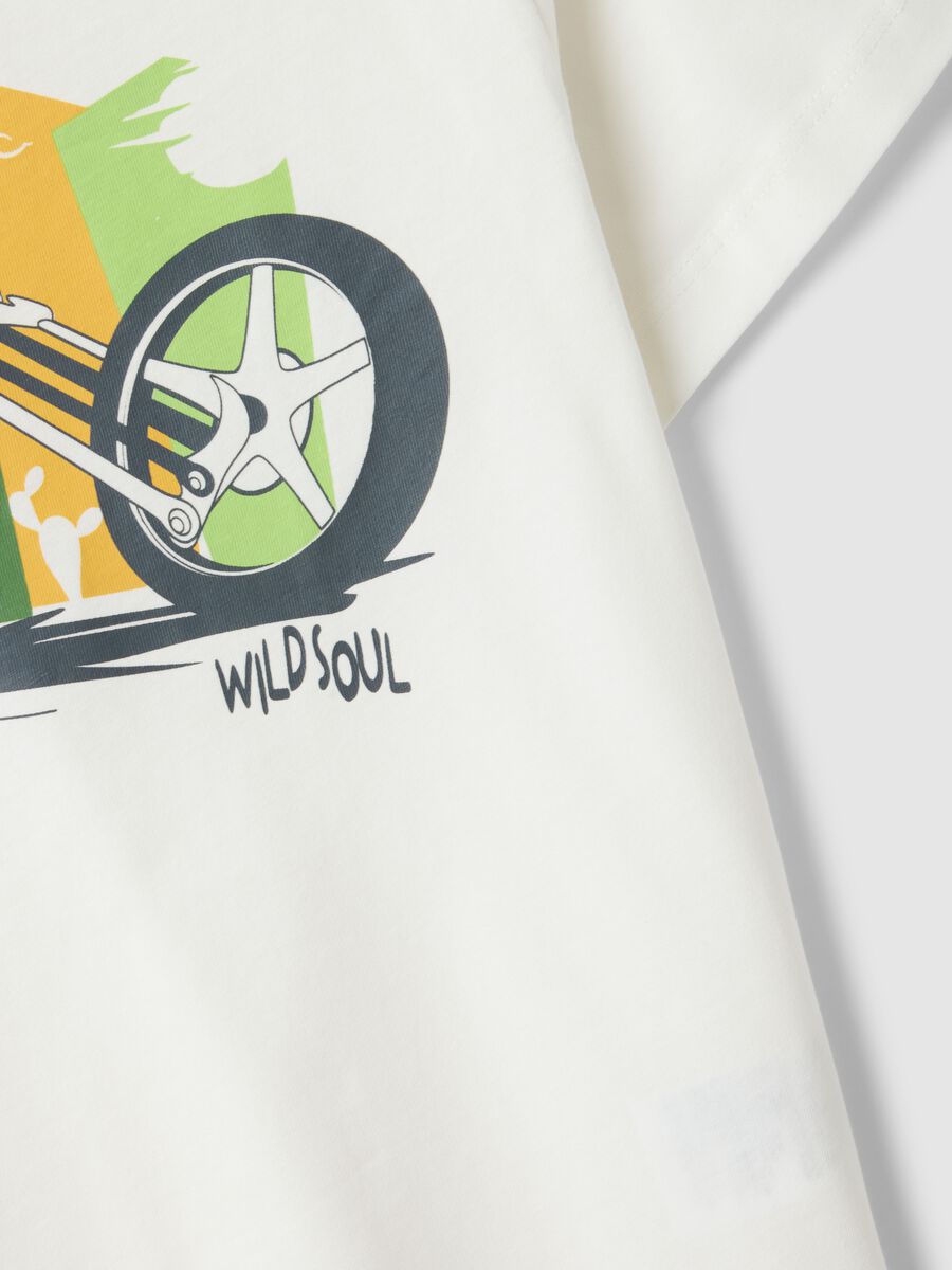 White pure cotton regular fit t-shirt for boys with print_3