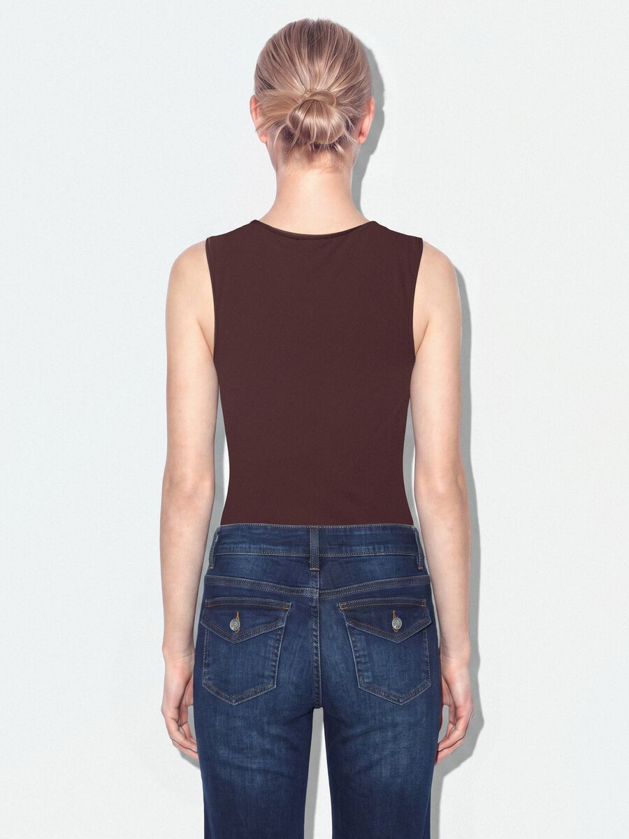 Body marrone in tessuto elasticizzato con arricciature regular fit_3